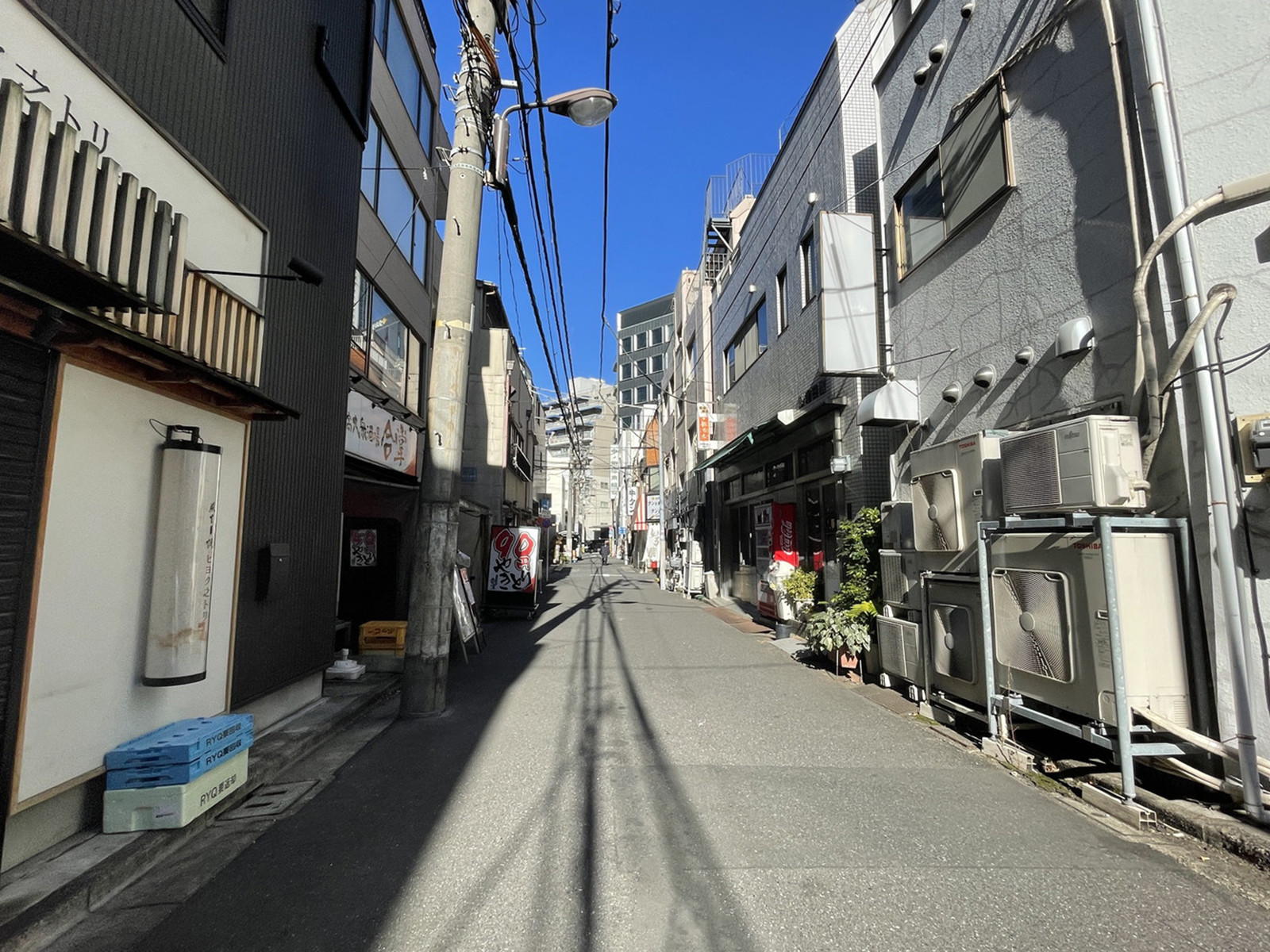 華ビル前面の通り