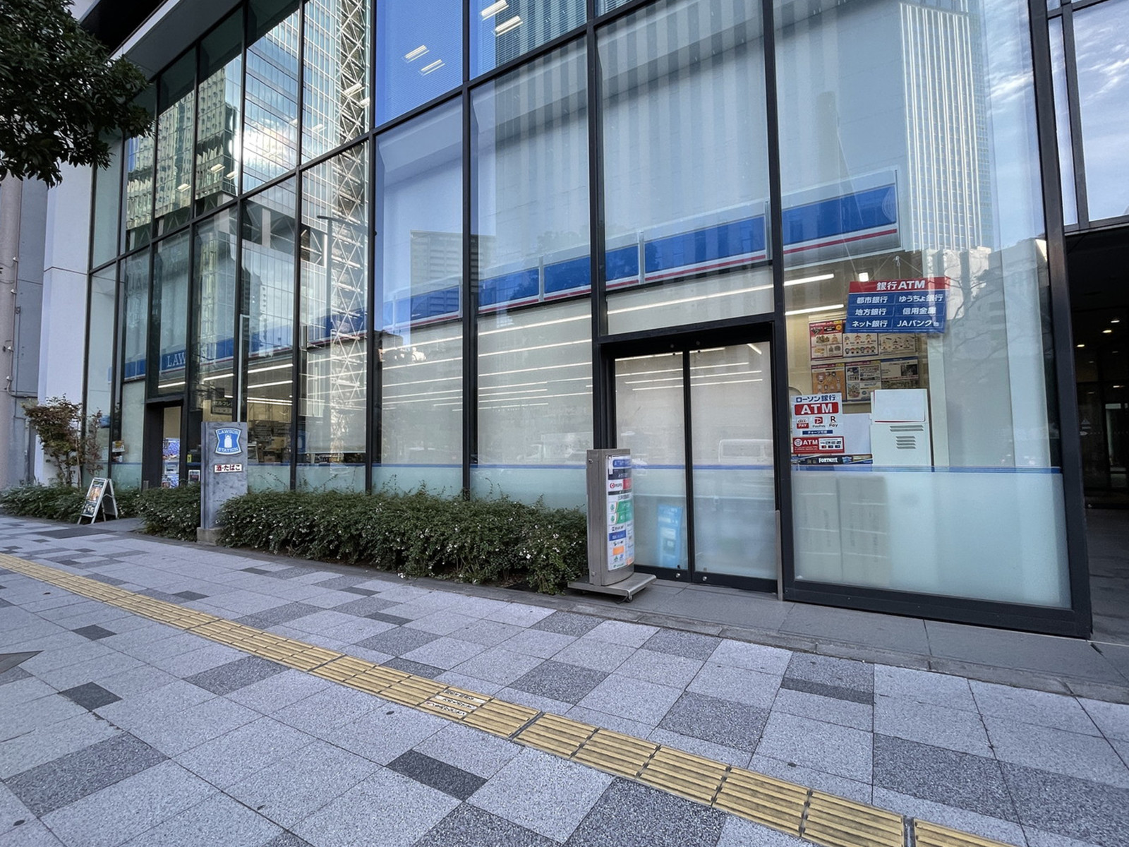 徒歩2分のローソン 溜池山王店