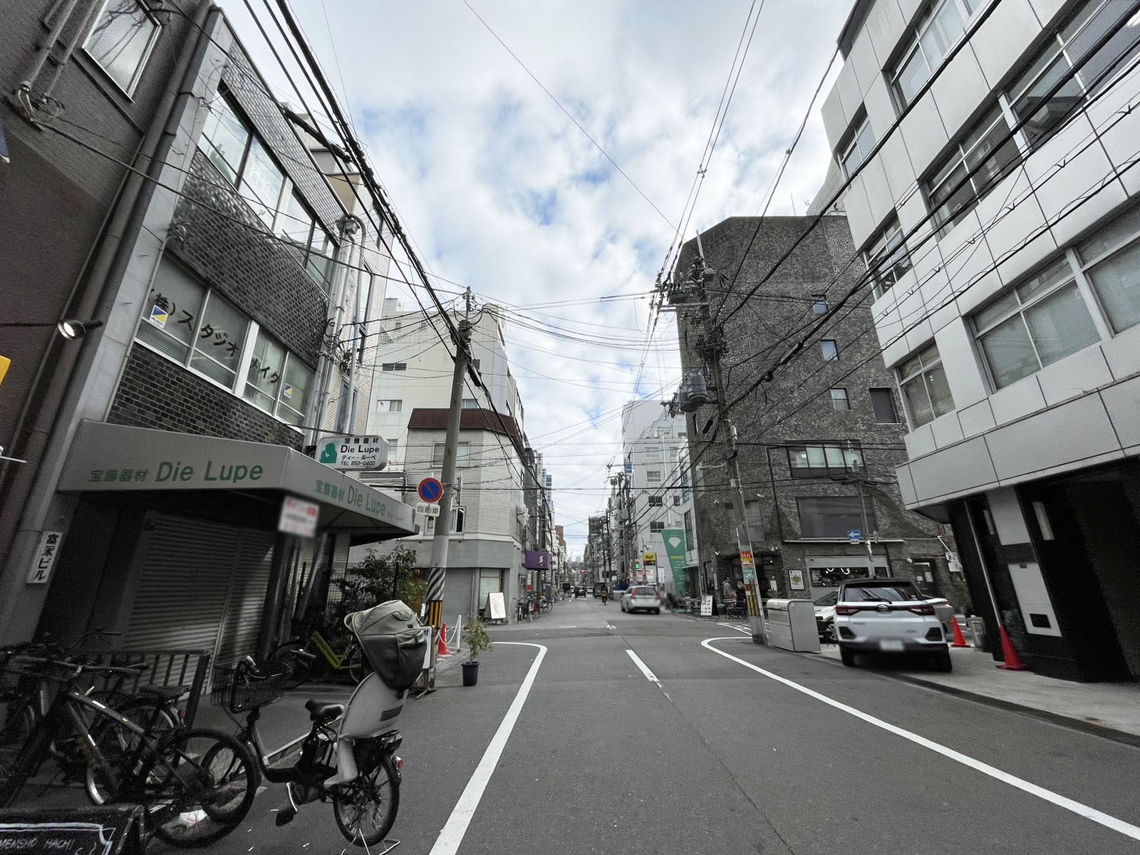 甲南ビル前面の通り