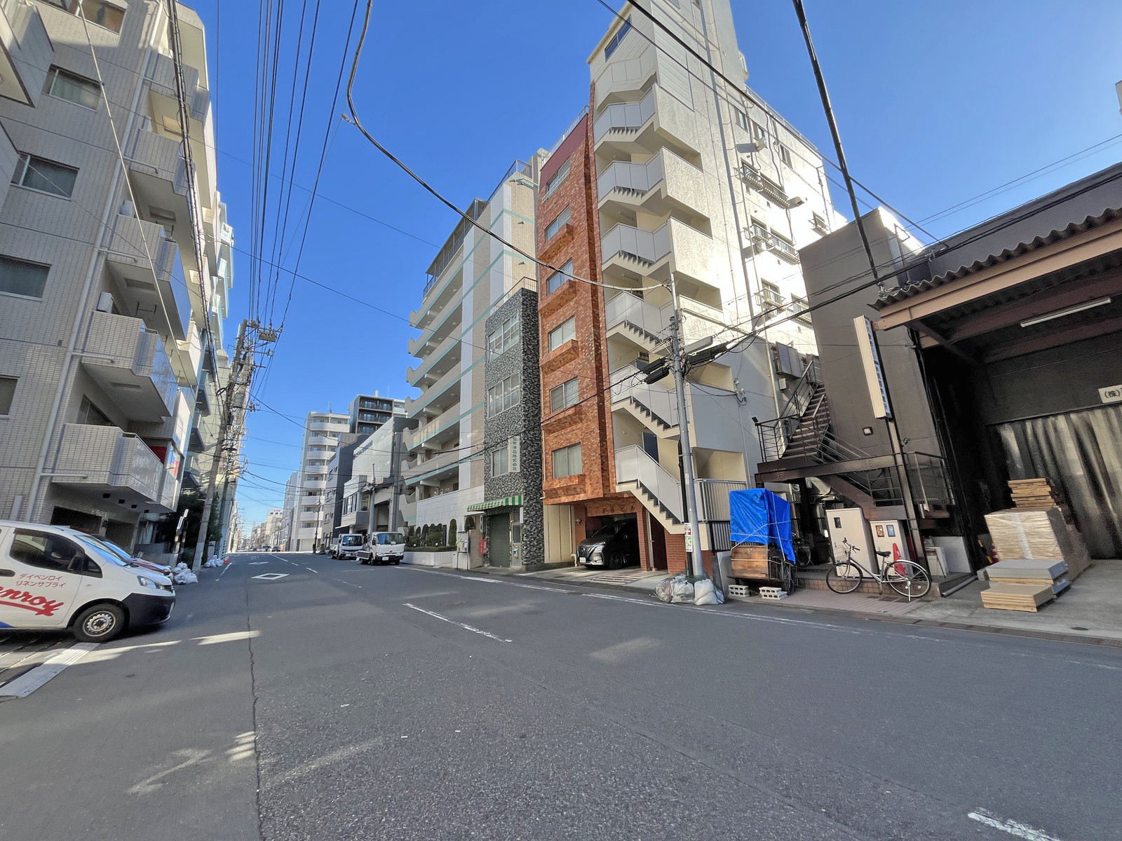 大塚ビル前面通り