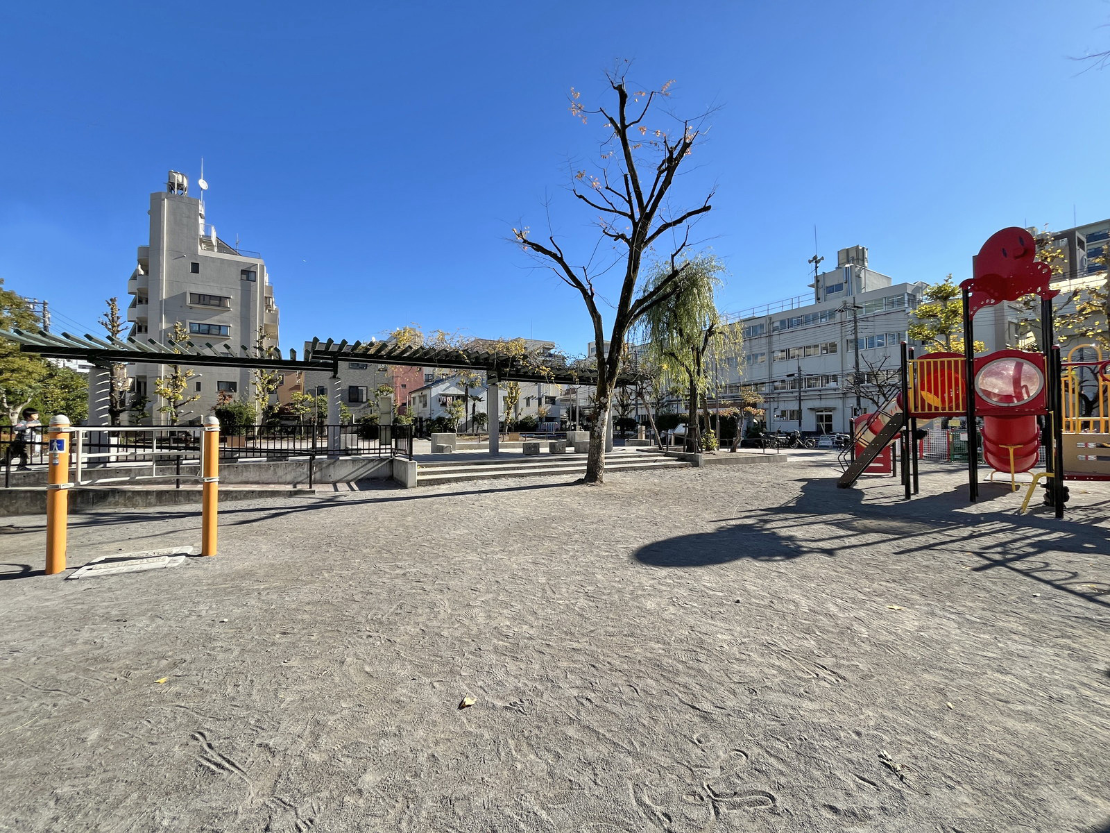 同じ並びの森下公園