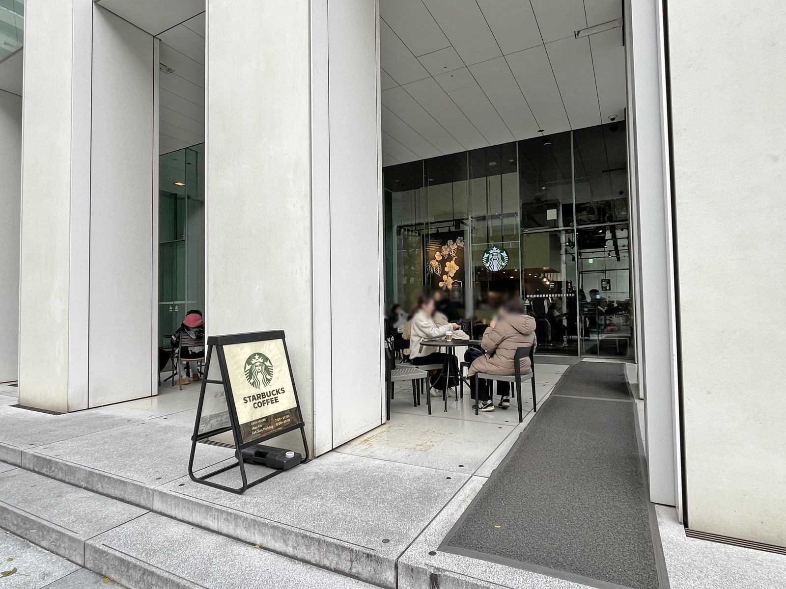 徒歩4分のスターバックス東銀座店