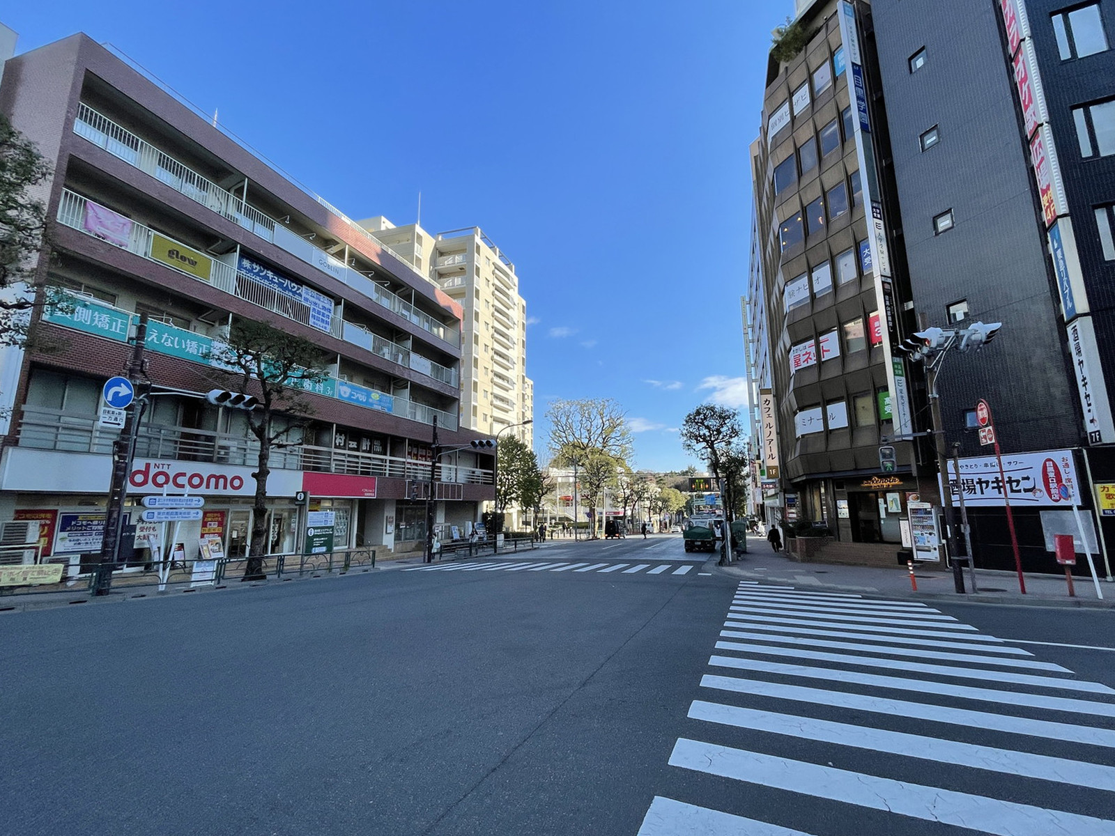YS目黒駅前ビル前面の通り