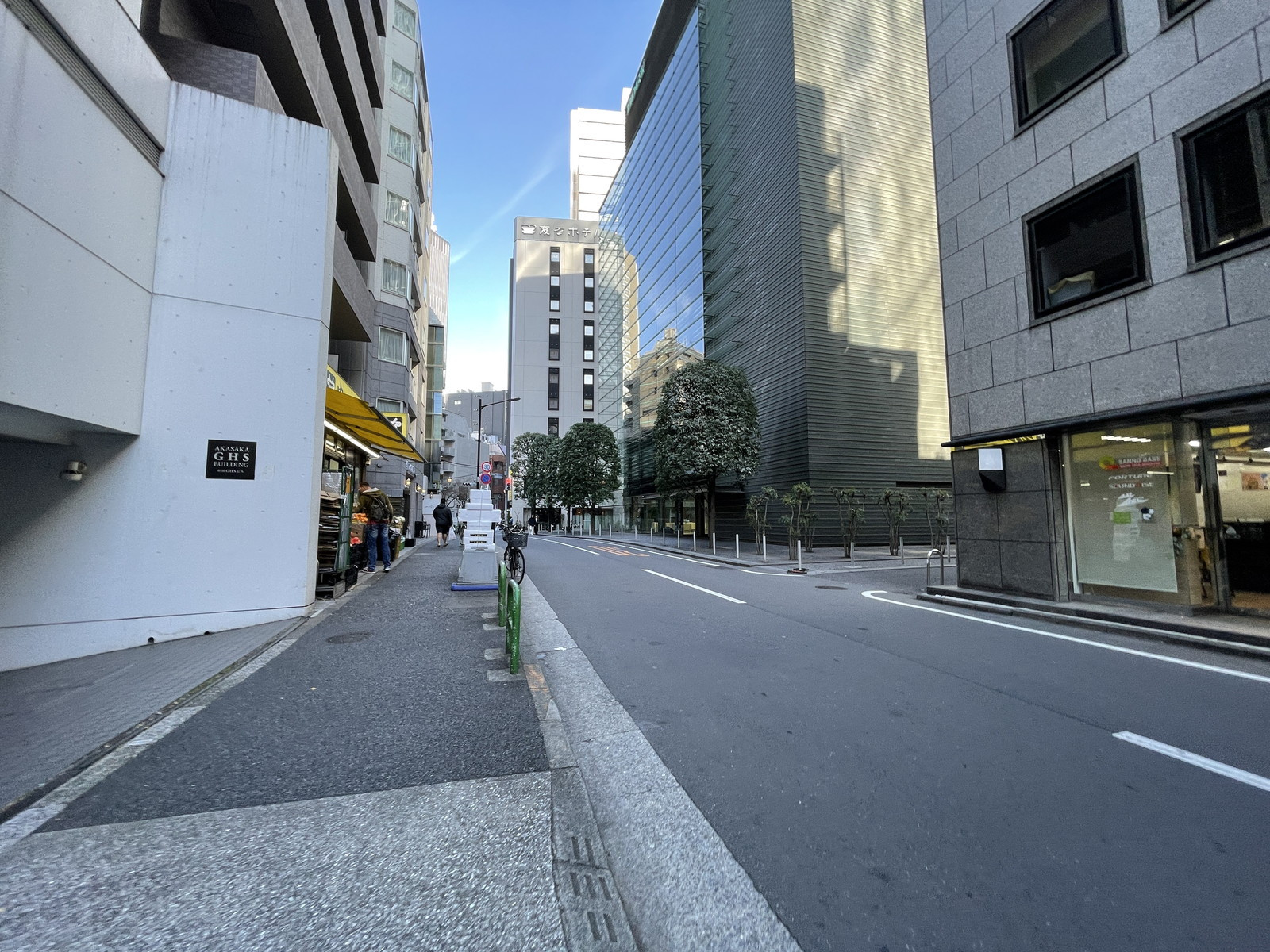 赤坂GHSビル前面の通り