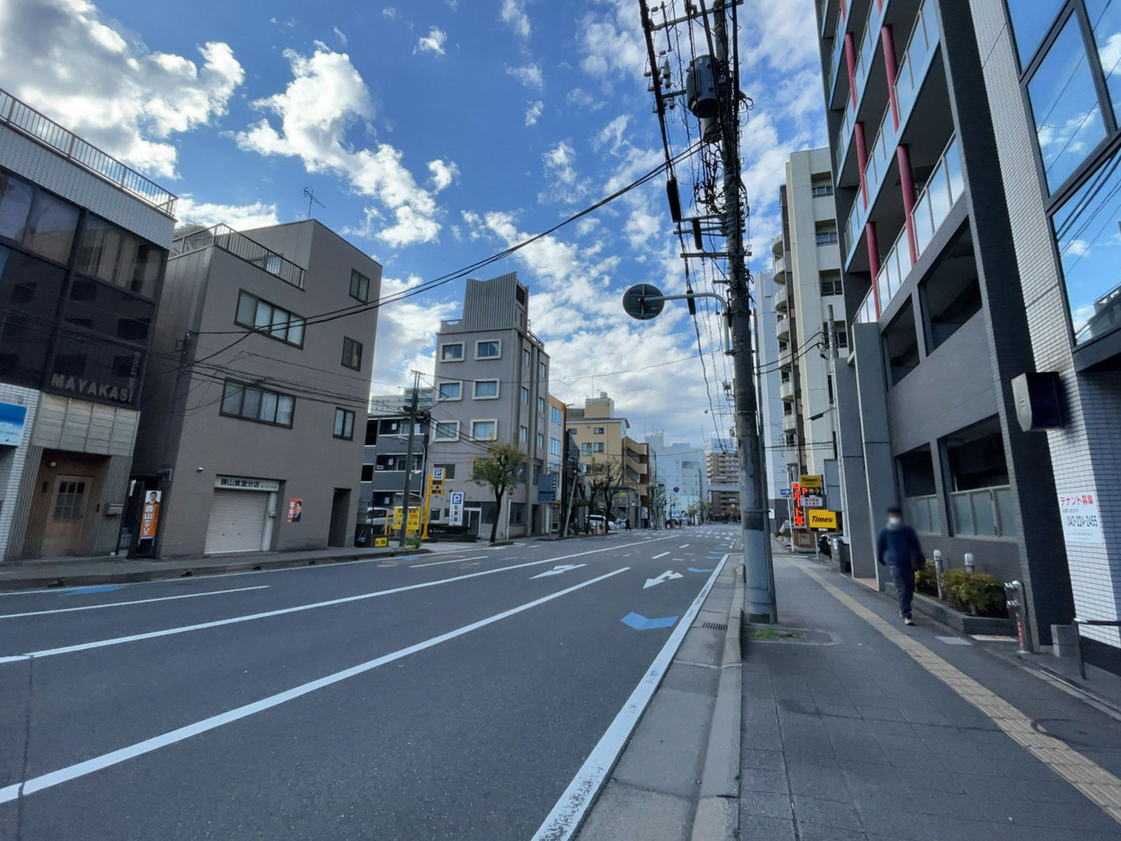 日企第3ビル前面の通り