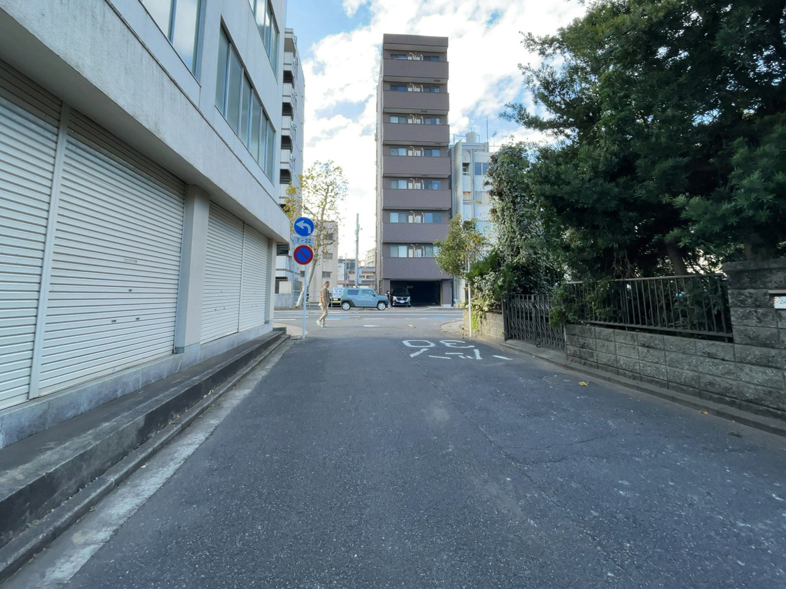 金子ビル前面の通り