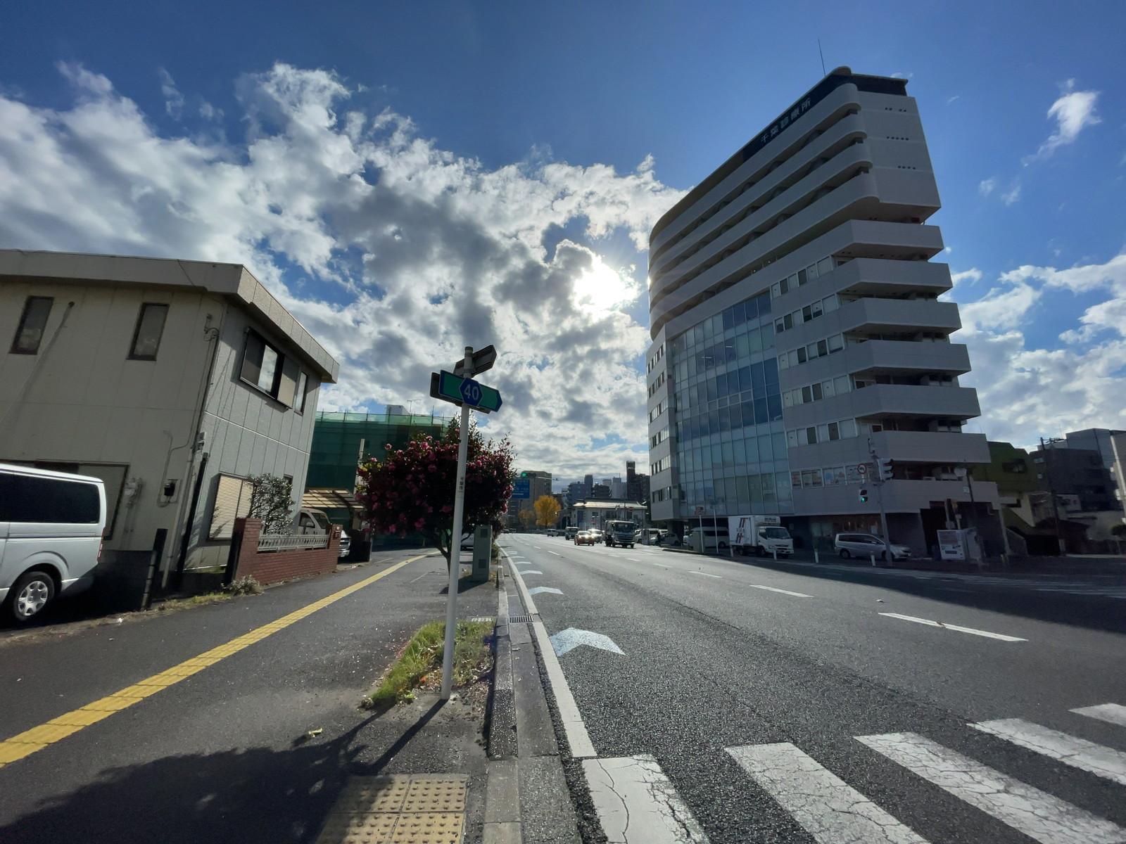 ビル前の院内通り