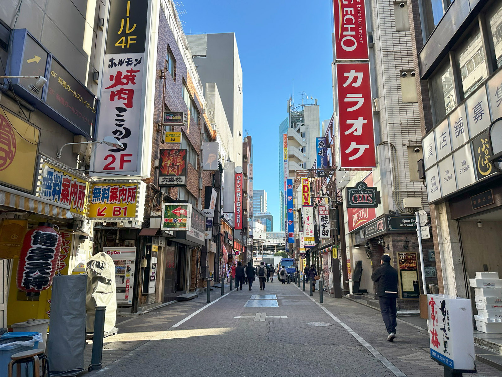 付近には飲食店が充実