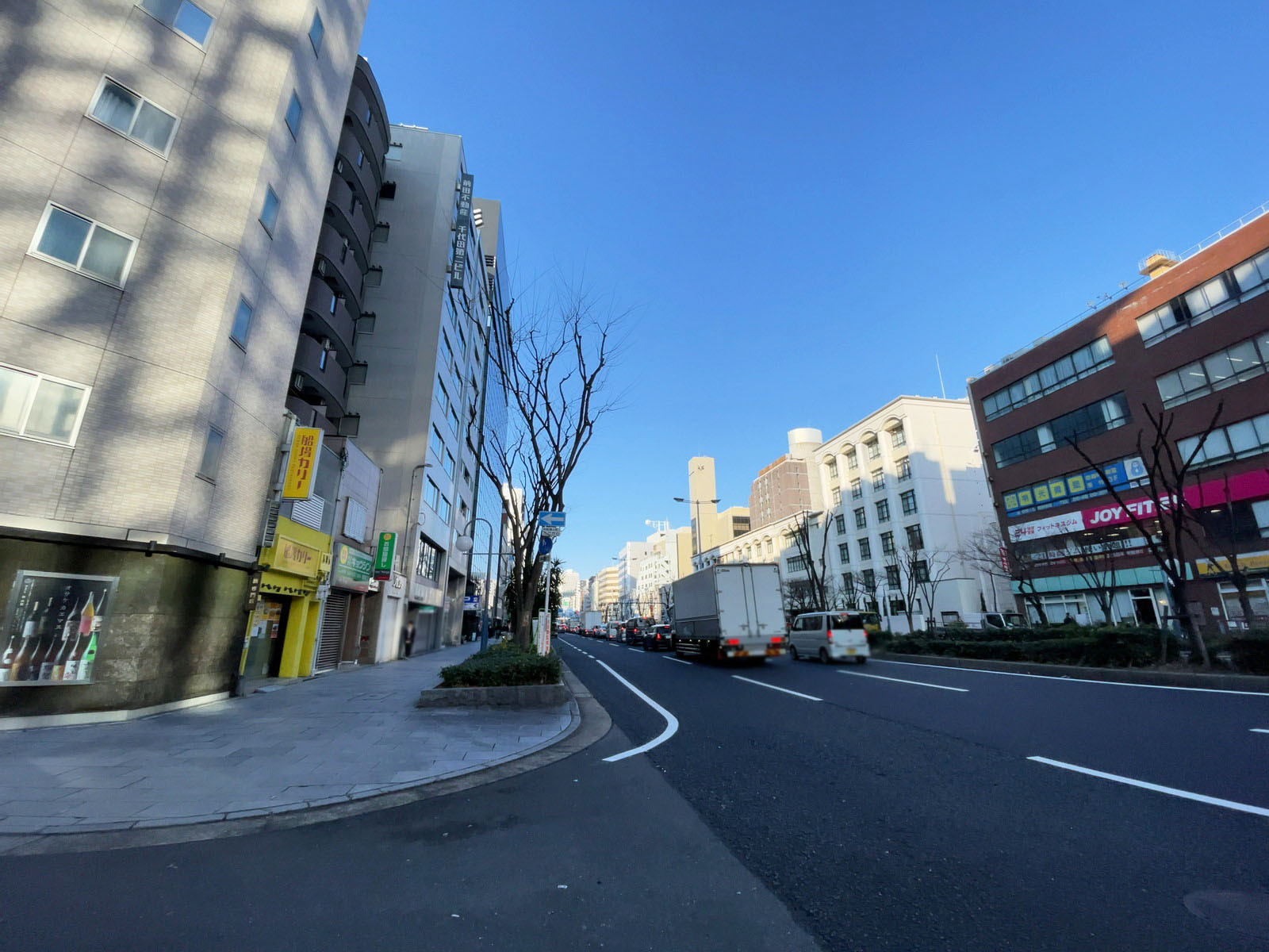 WAKE BLDG.前面の通り