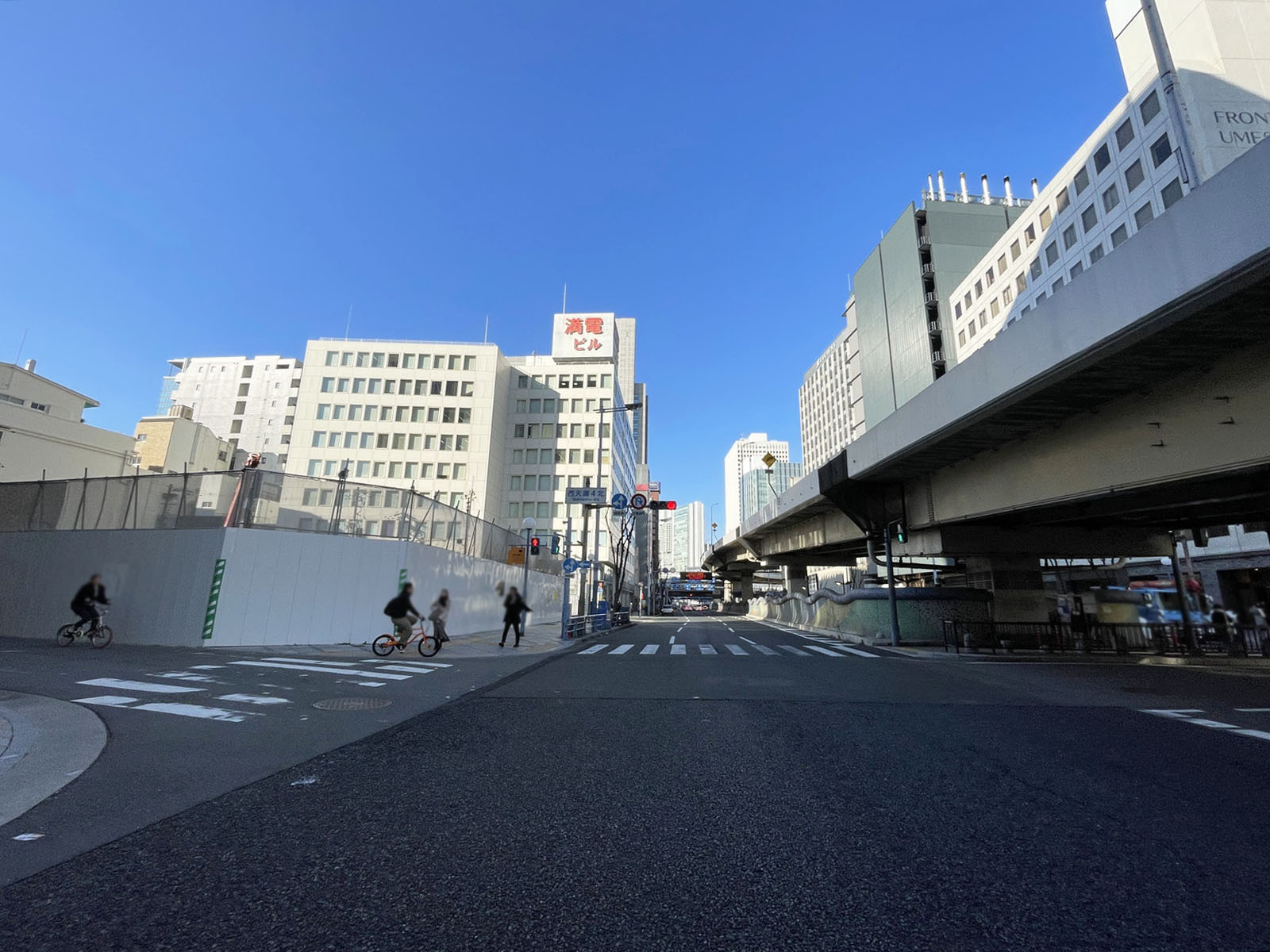 宇治電ビルディング前面の通り