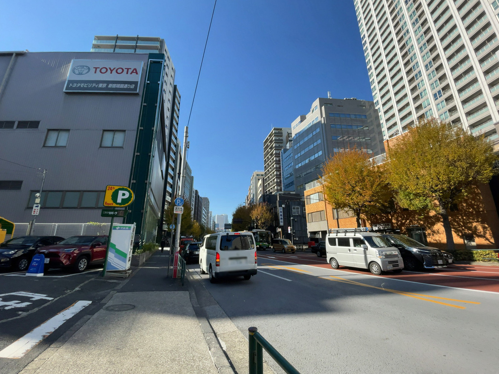 至近の靖国通り