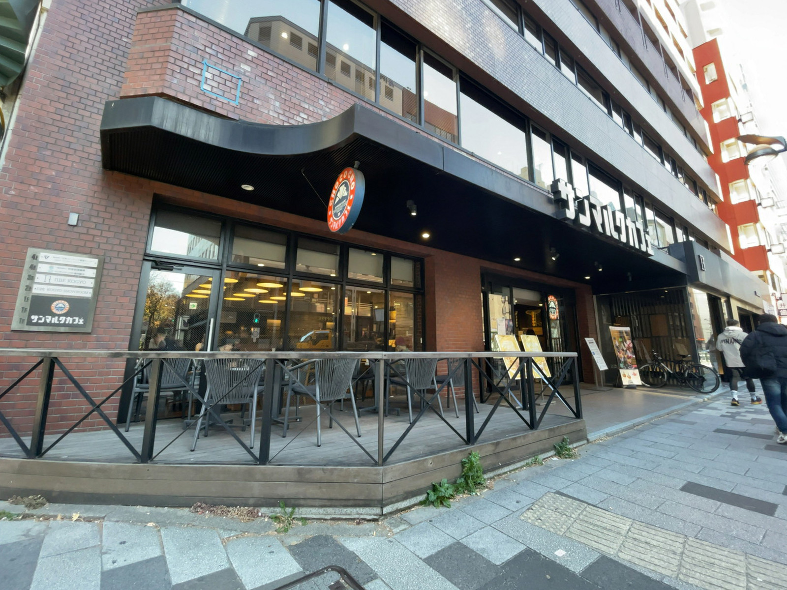 徒歩1分のサンマルクカフェ 新宿御苑前店