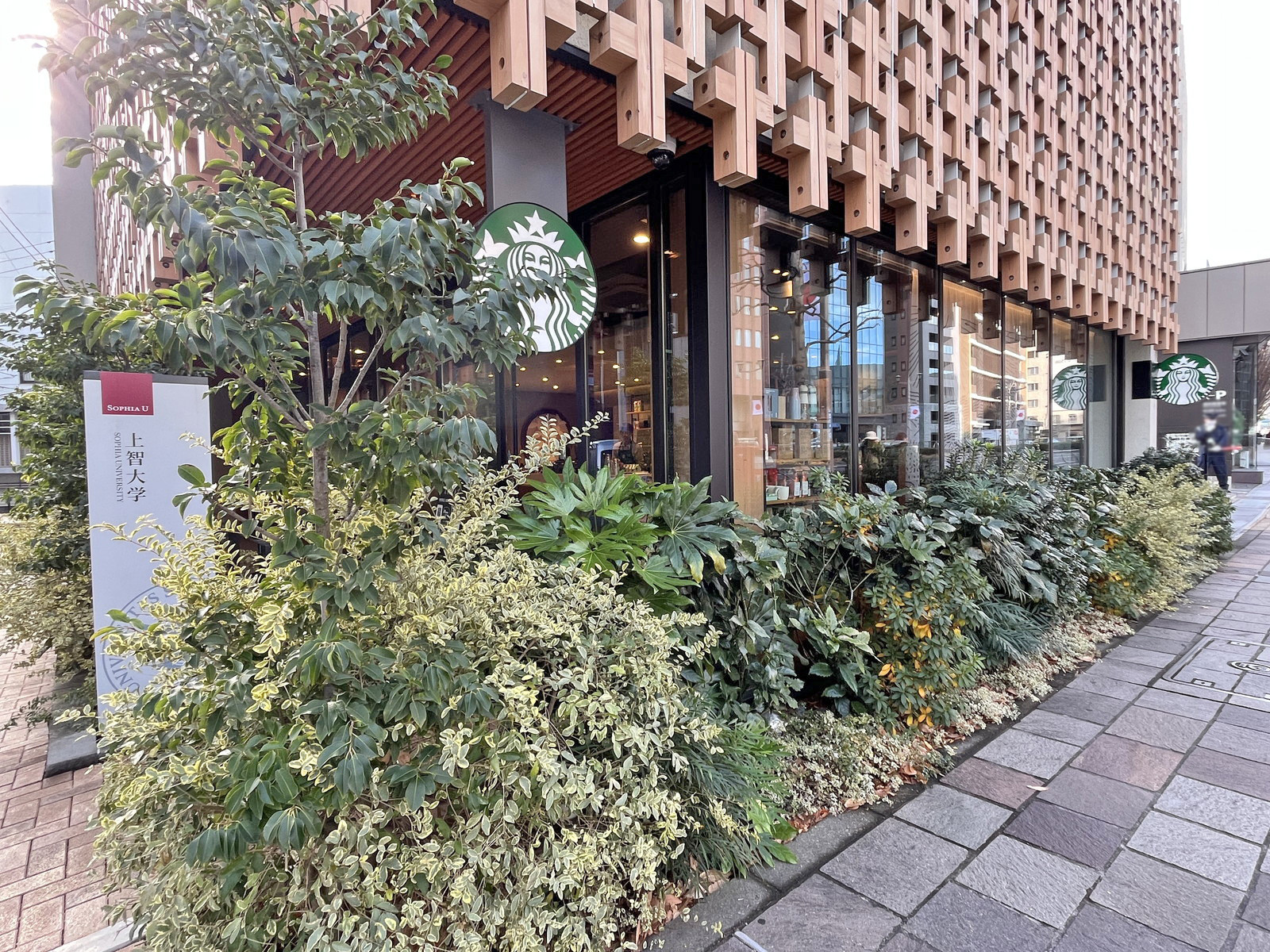 徒歩2分のスターバックスコーヒー 上智大学四谷キャンパス店