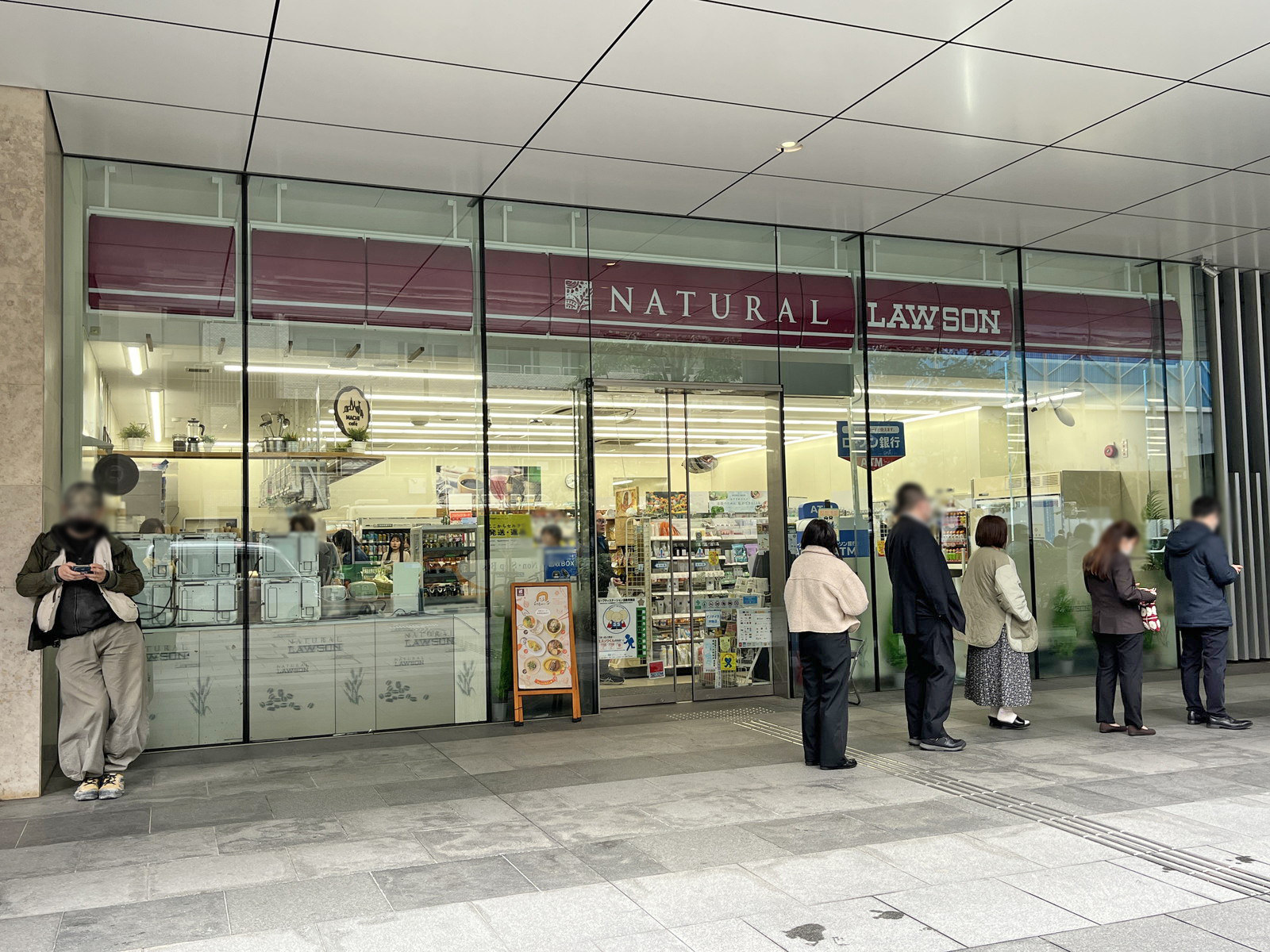 徒歩1分のナチュラルローソン千代田四番町店