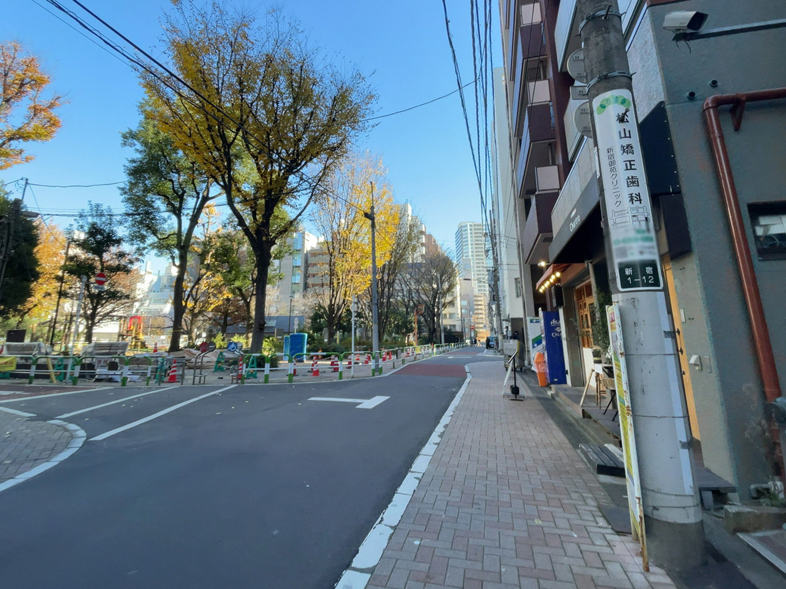 オスカカテリーナ前面の通り
