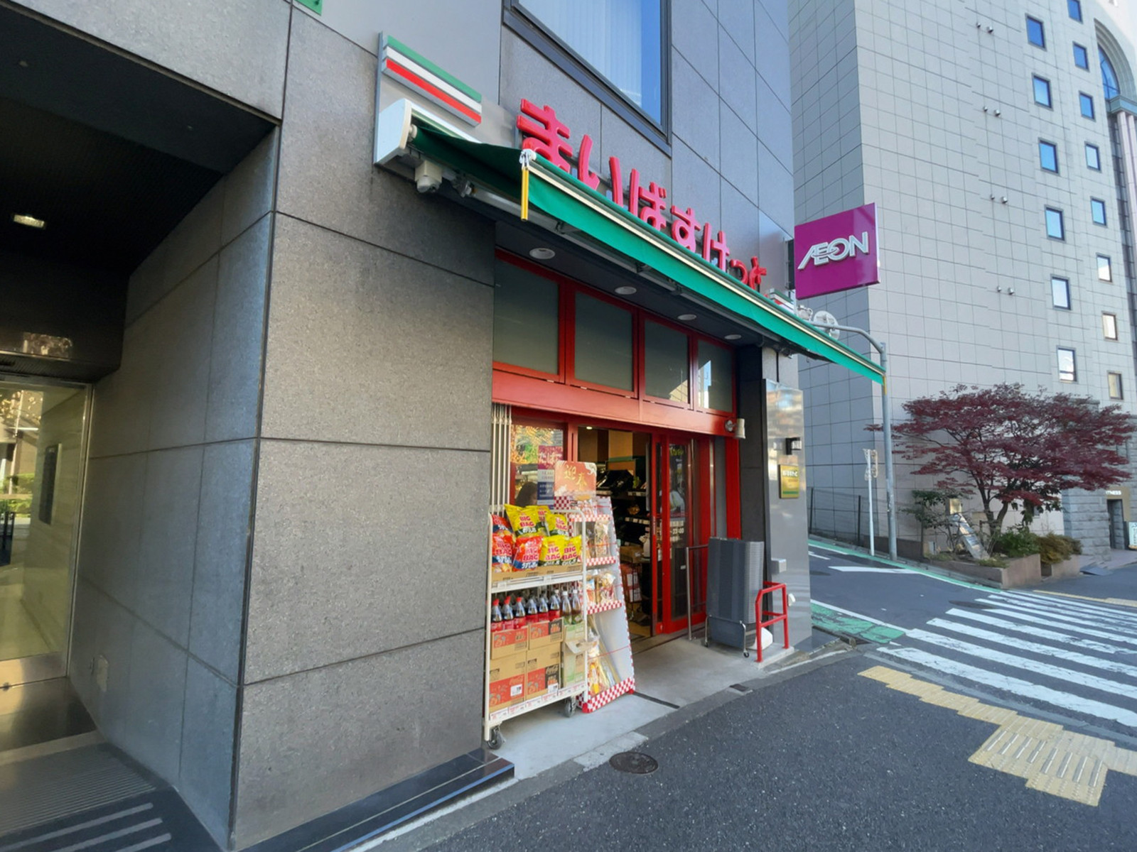 至近のまいばすけっと 新宿外苑西通り店