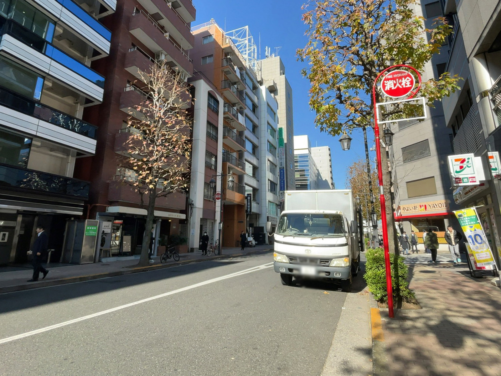 新宿内野ビル2前面の通り