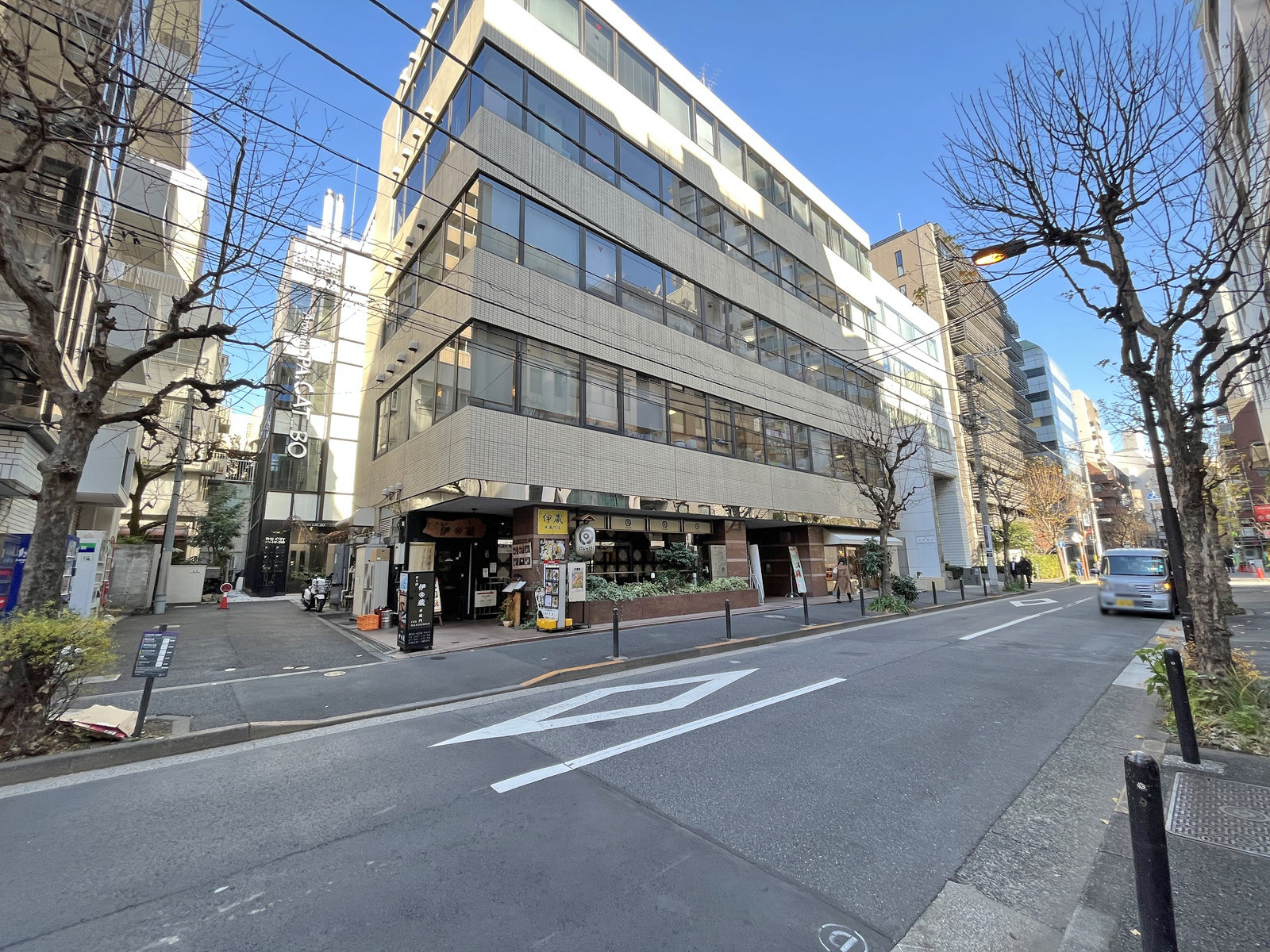 一番町ファーストビル前面通り