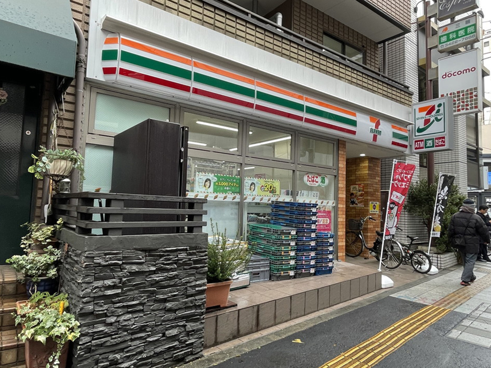 並びのセブンイレブン下世田谷駒沢大学駅西店
