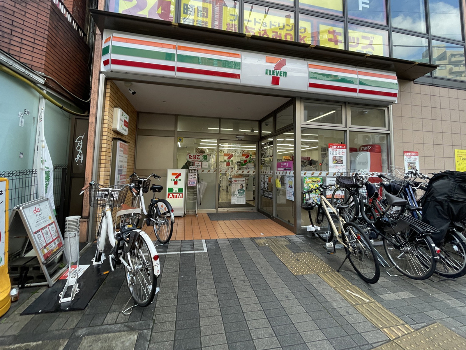 徒歩2分のセブンイレブン世田谷三軒茶屋2丁目店
