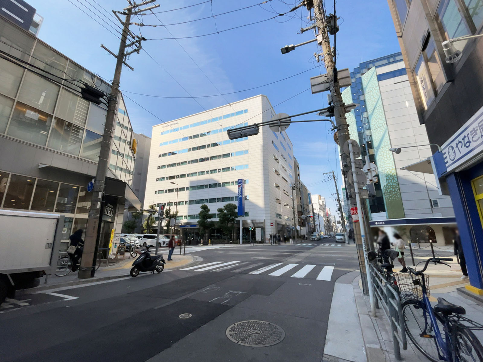 日宝船場ビル前面の通り