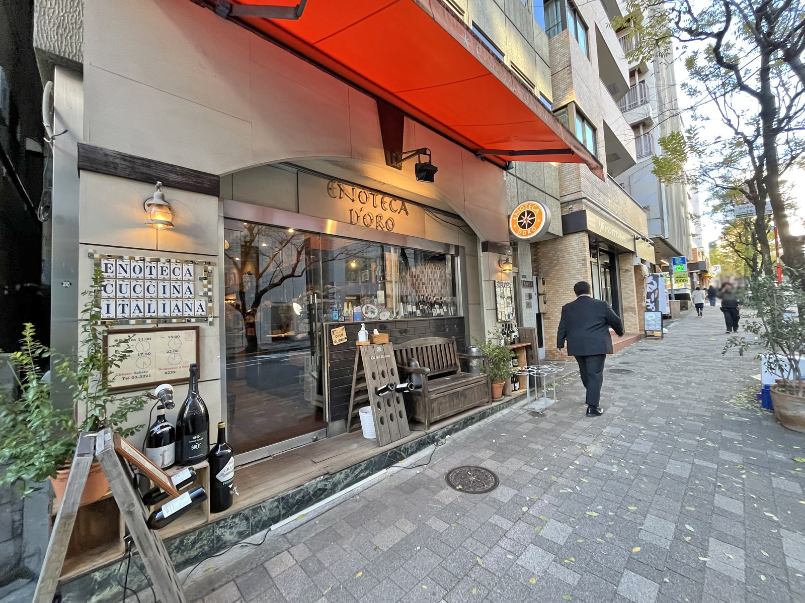 付近には飲食店が充実