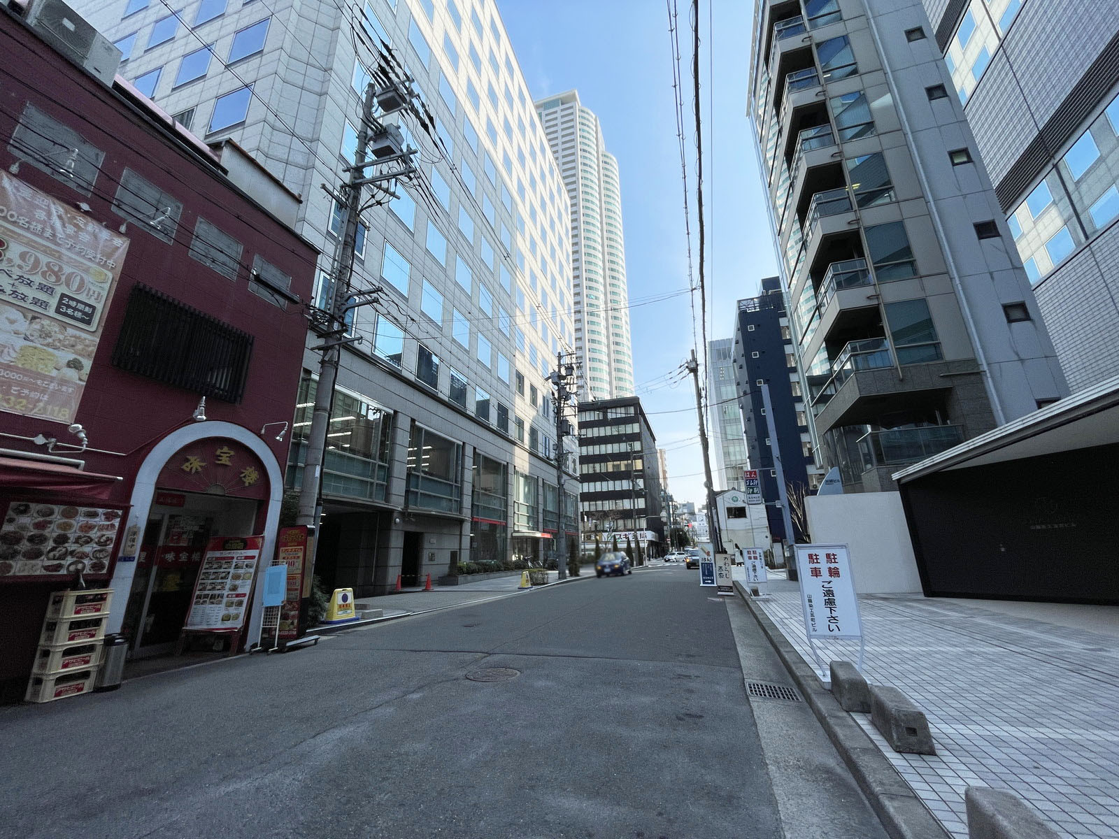 山陽染工瓦町ビル前面の通り
