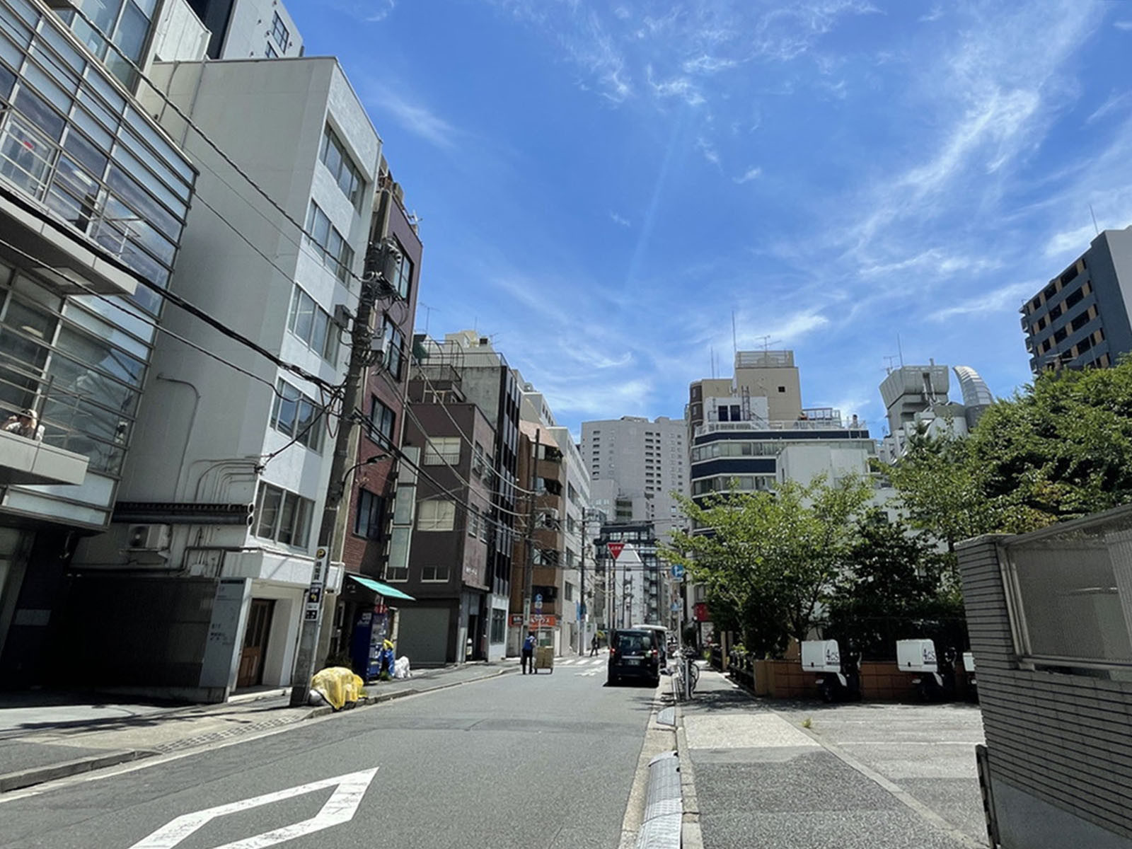 PMO新橋2前面の通り