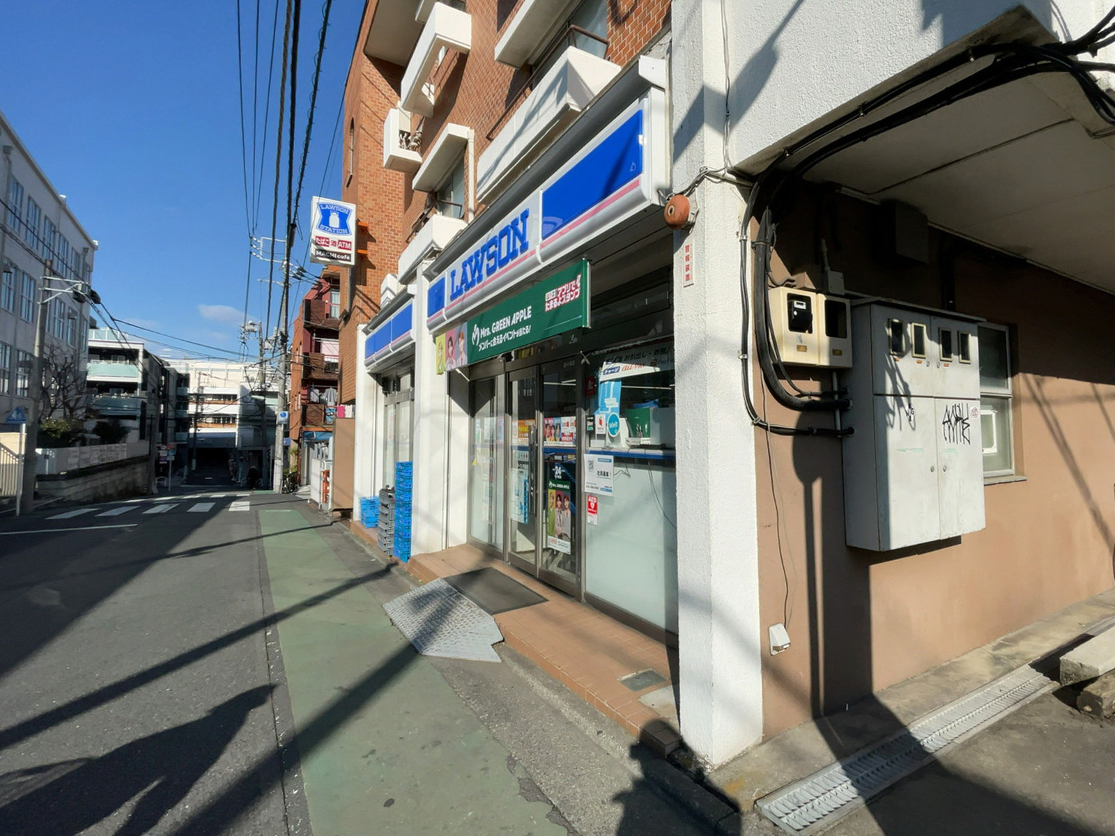 徒歩1分のローソン 不動前店