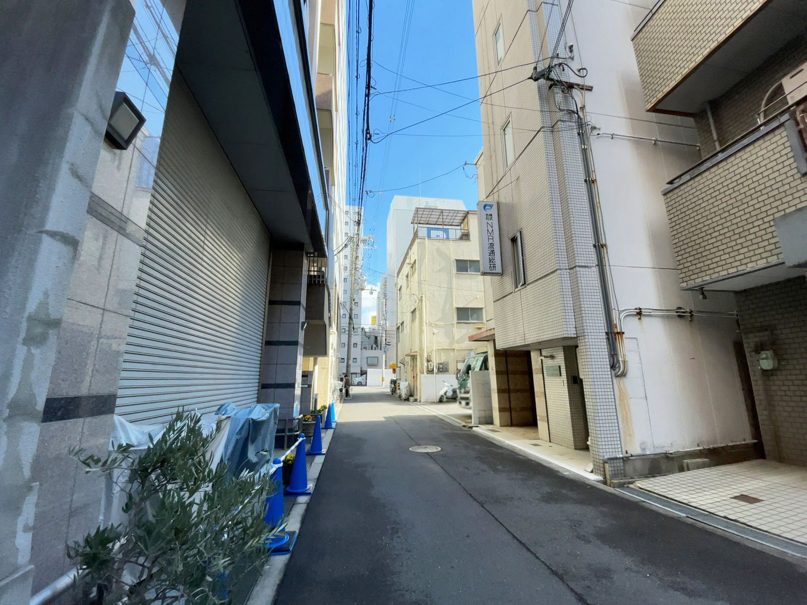 新堂新大阪ビル前面の通り