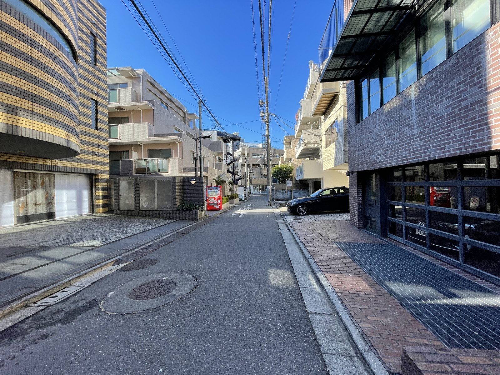 KWビル前面の通り
