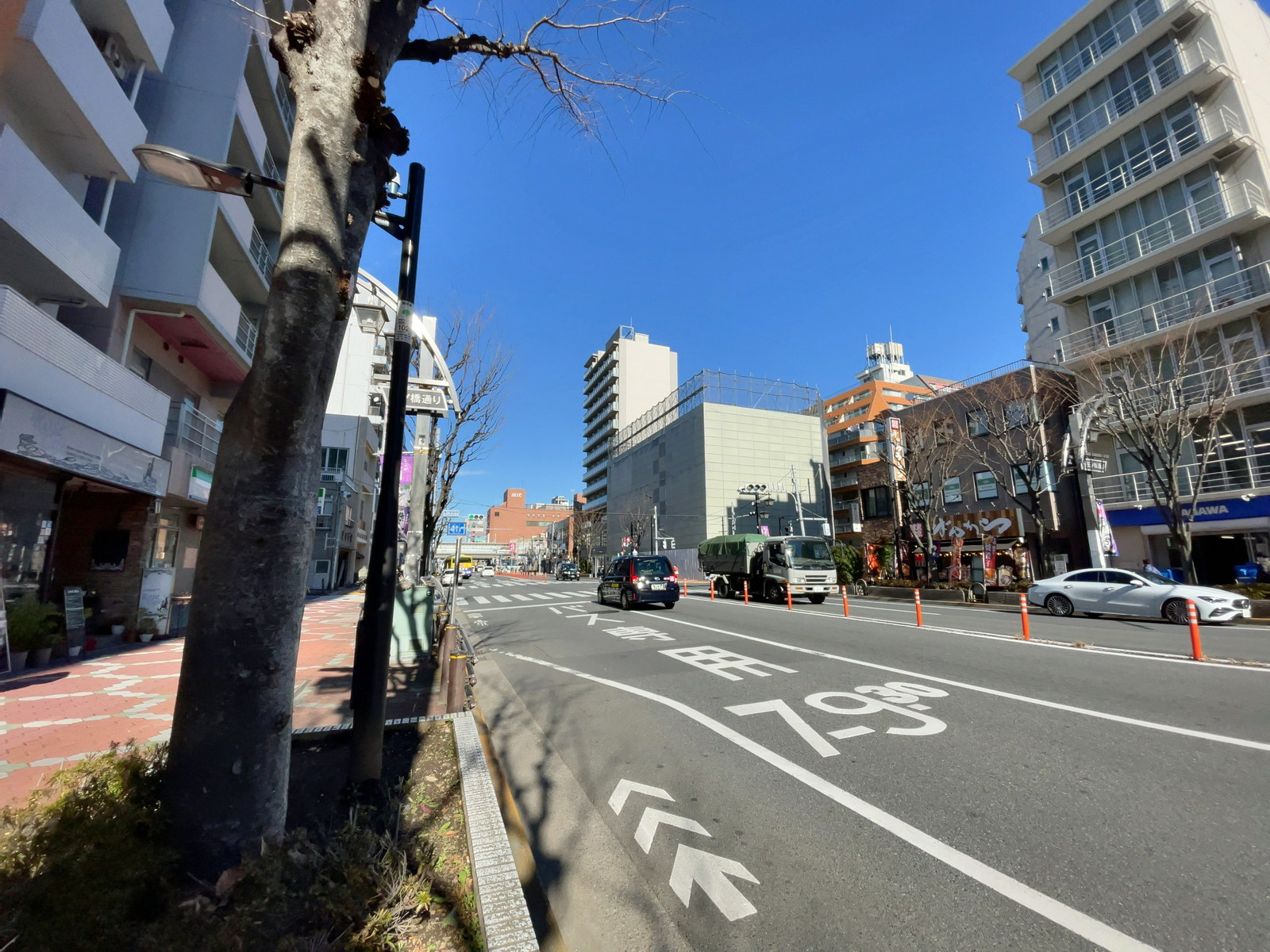 イワハナビル前面の通り