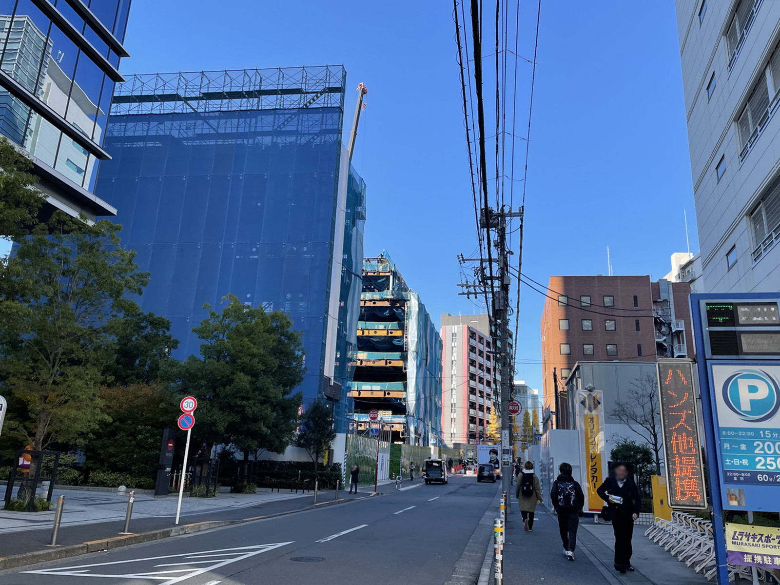VORT渋谷2前面の井の頭通り