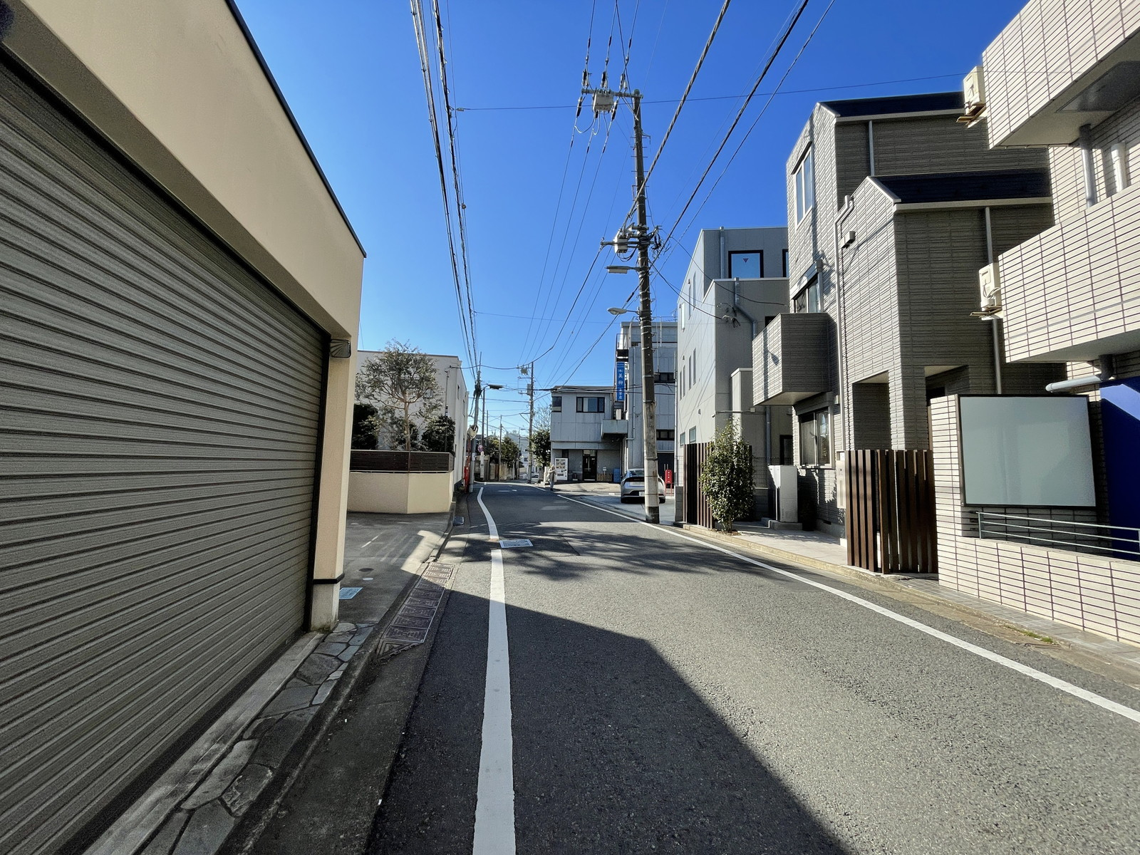 グレースビル前面の通り