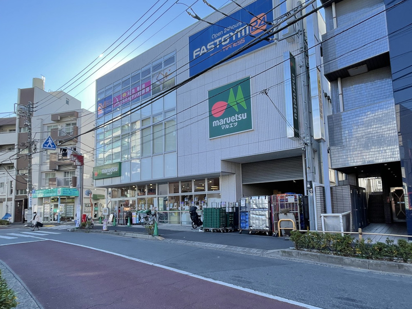並びのマルエツ新井薬師前店