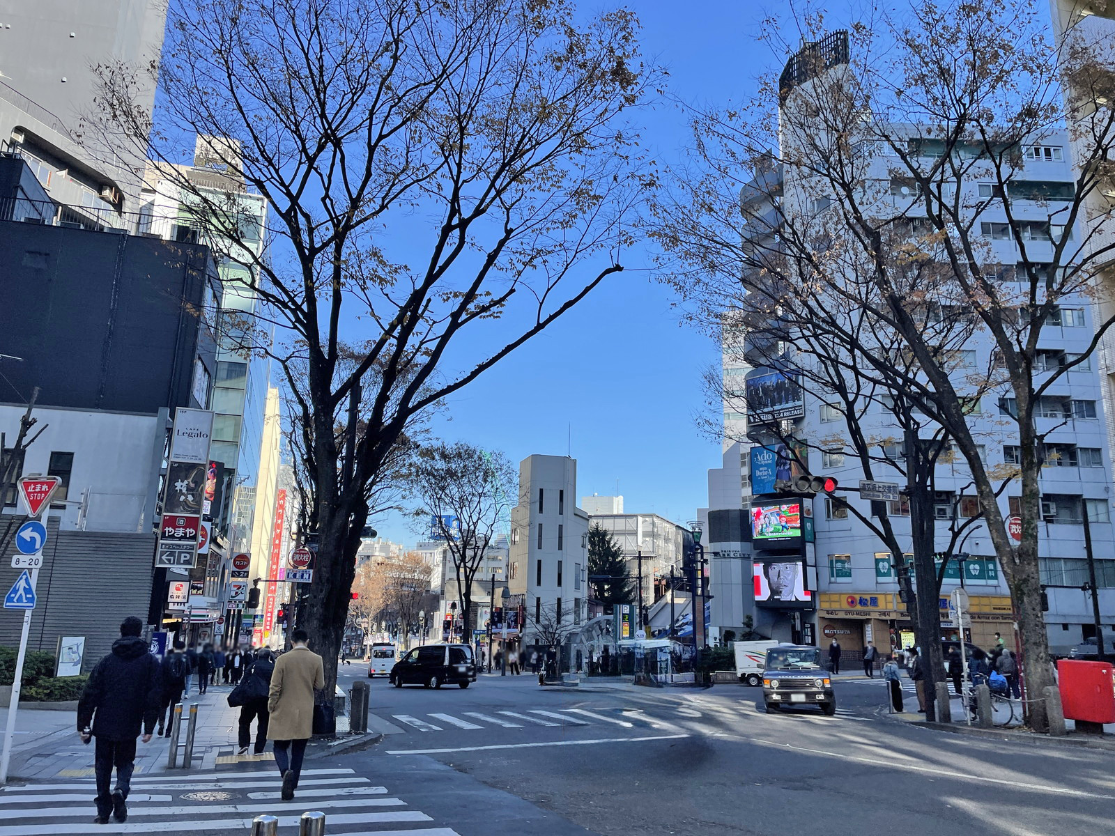 玉川屋ビル前面の道玄坂