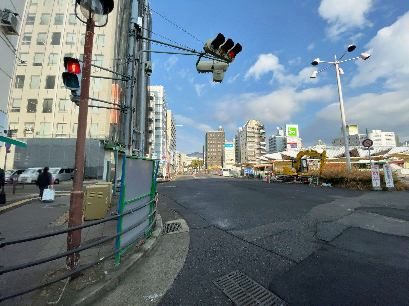 アシスト神戸駅前ビル前面の通り