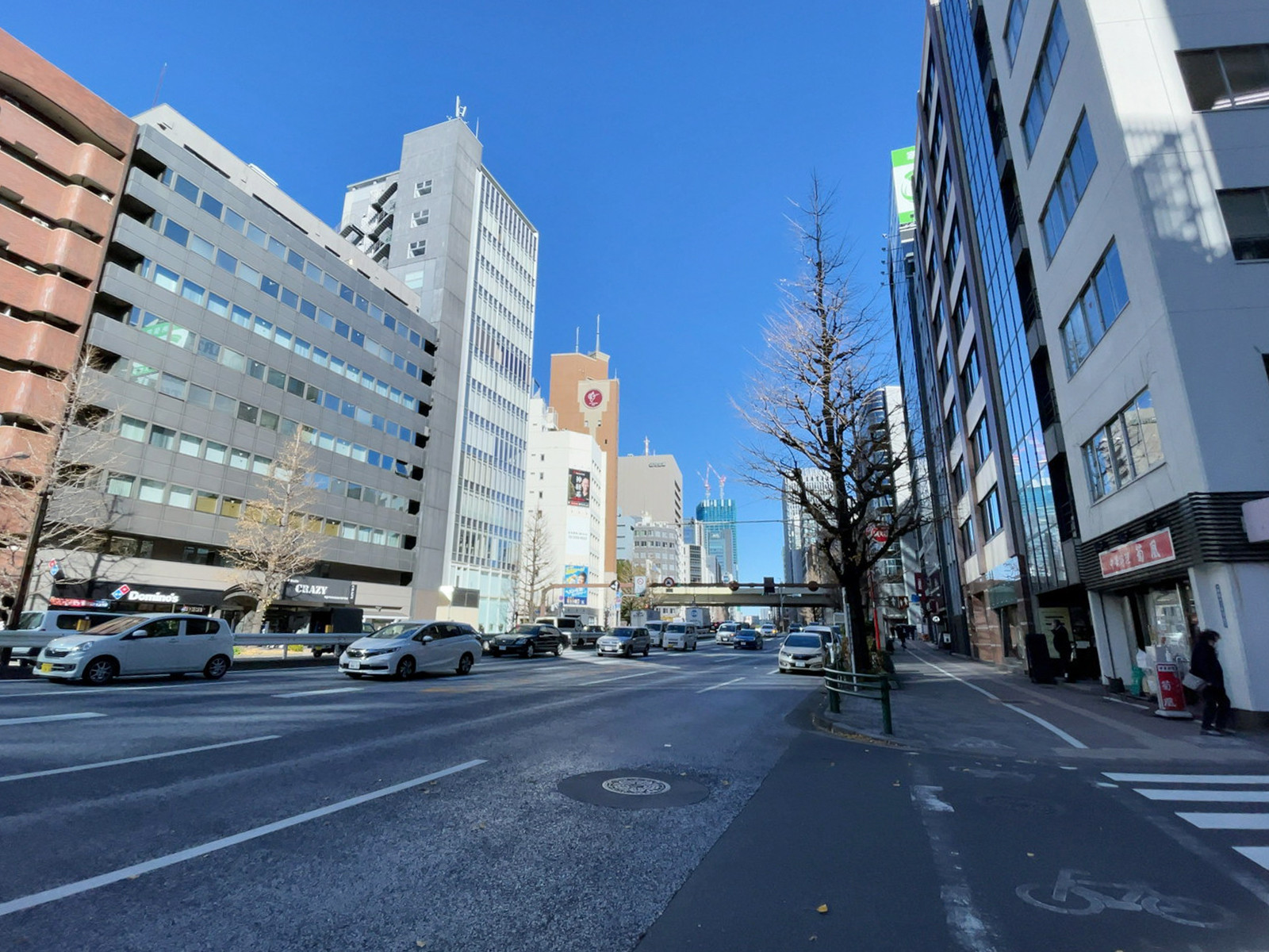 押谷ビル前面の通り