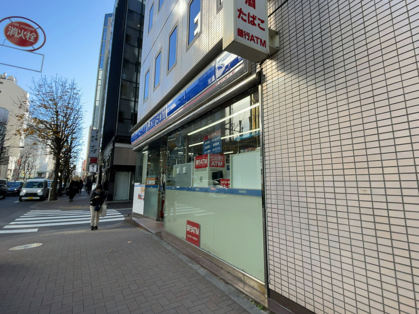 徒歩1分のローソン 銀座三丁目店