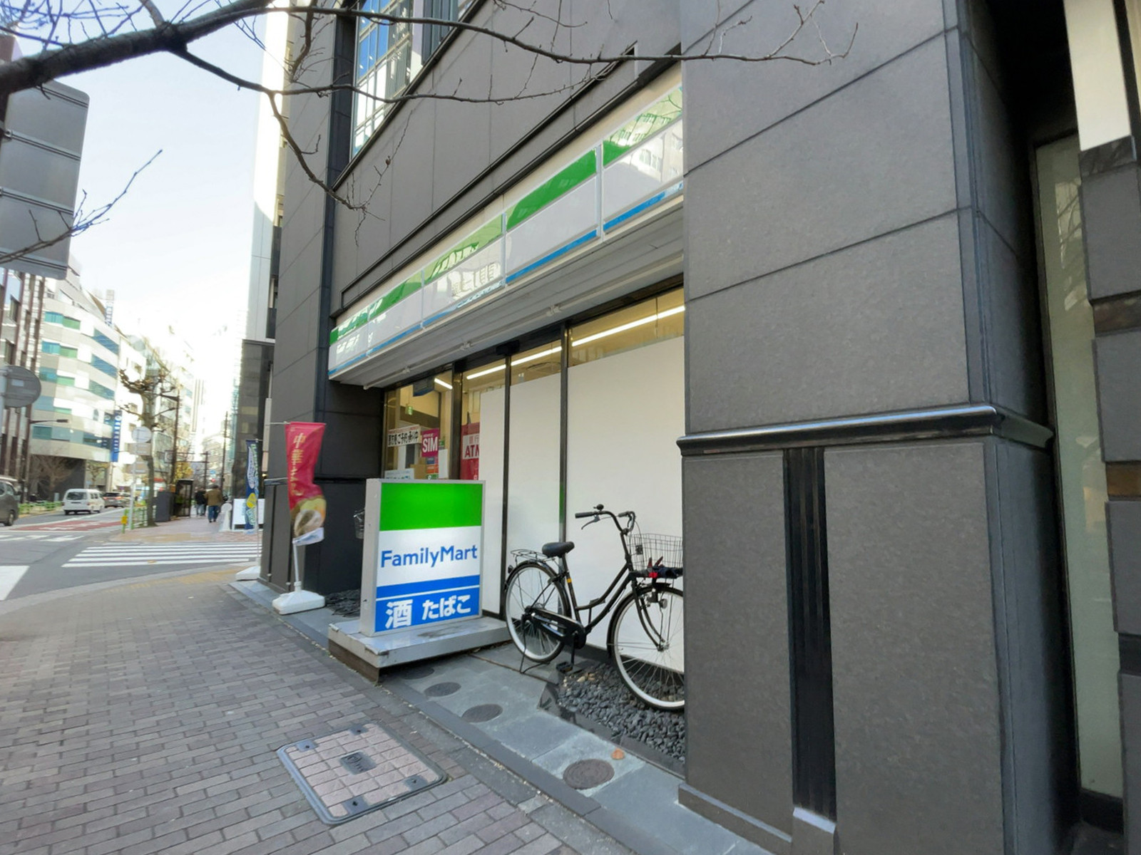 徒歩1分のファミリーマート 銀座一丁目店