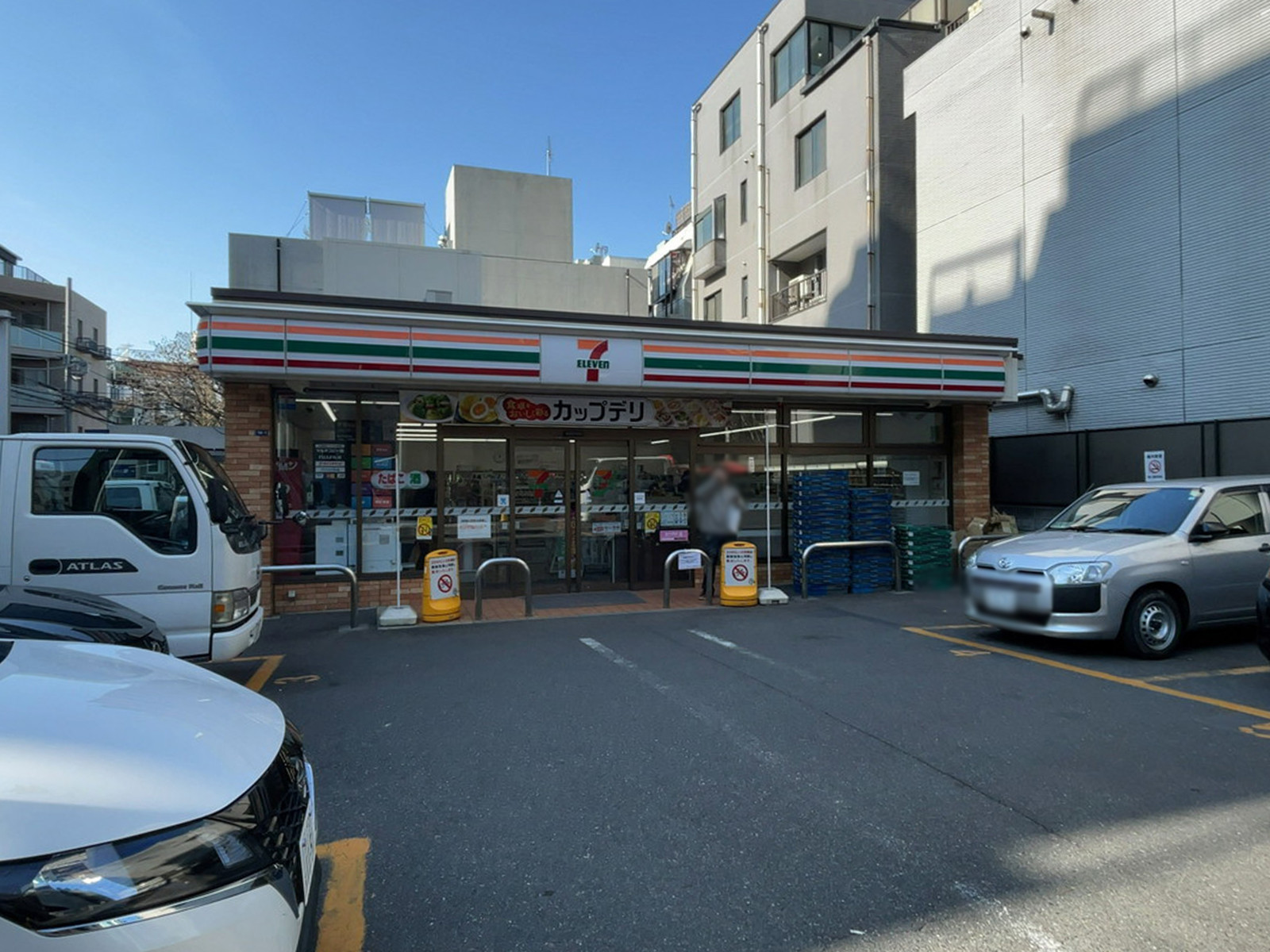 徒歩1分のセブンイレブン原宿外苑店