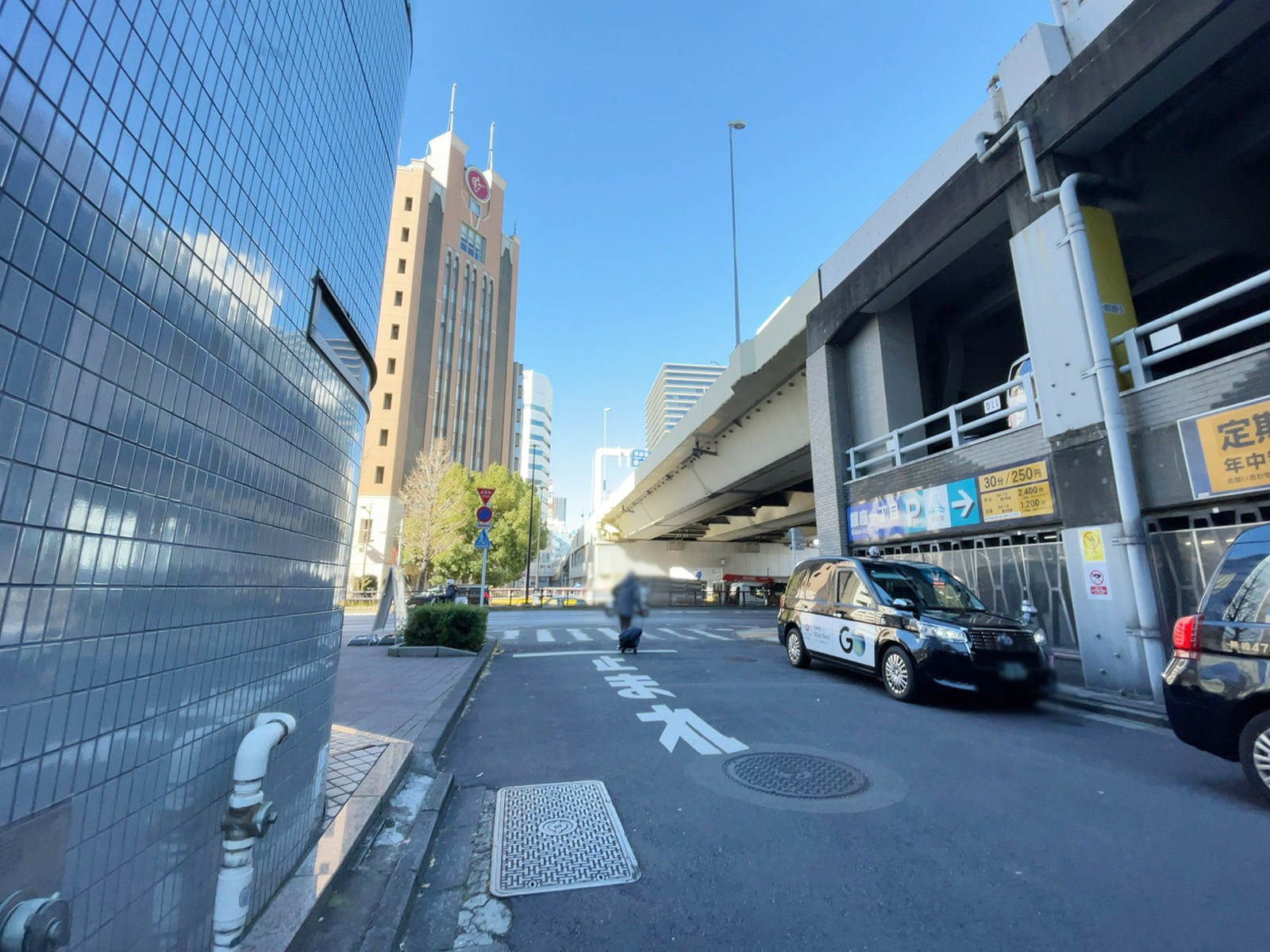 辰ビル前面の通り
