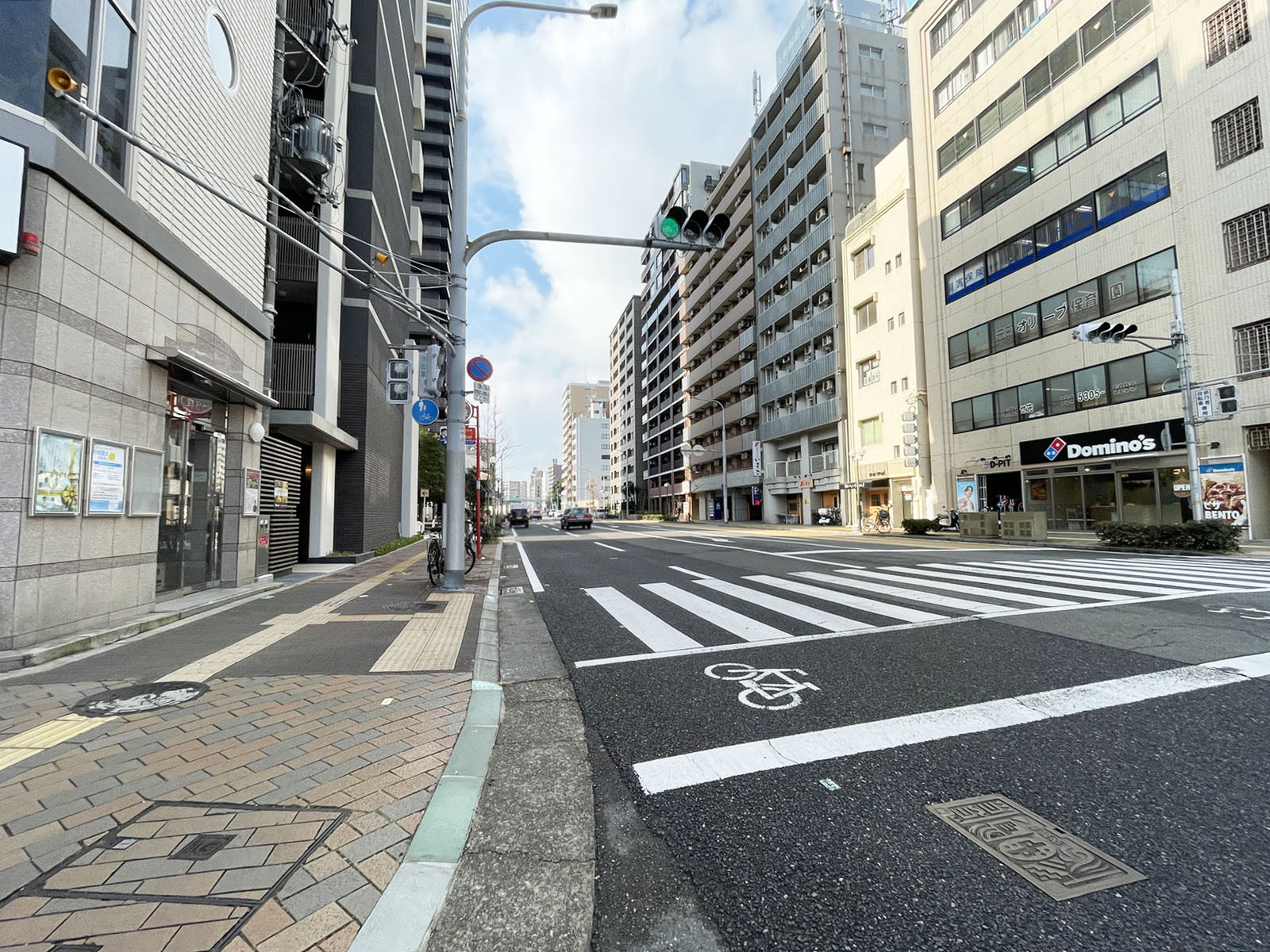 新山手ビル前面の通り