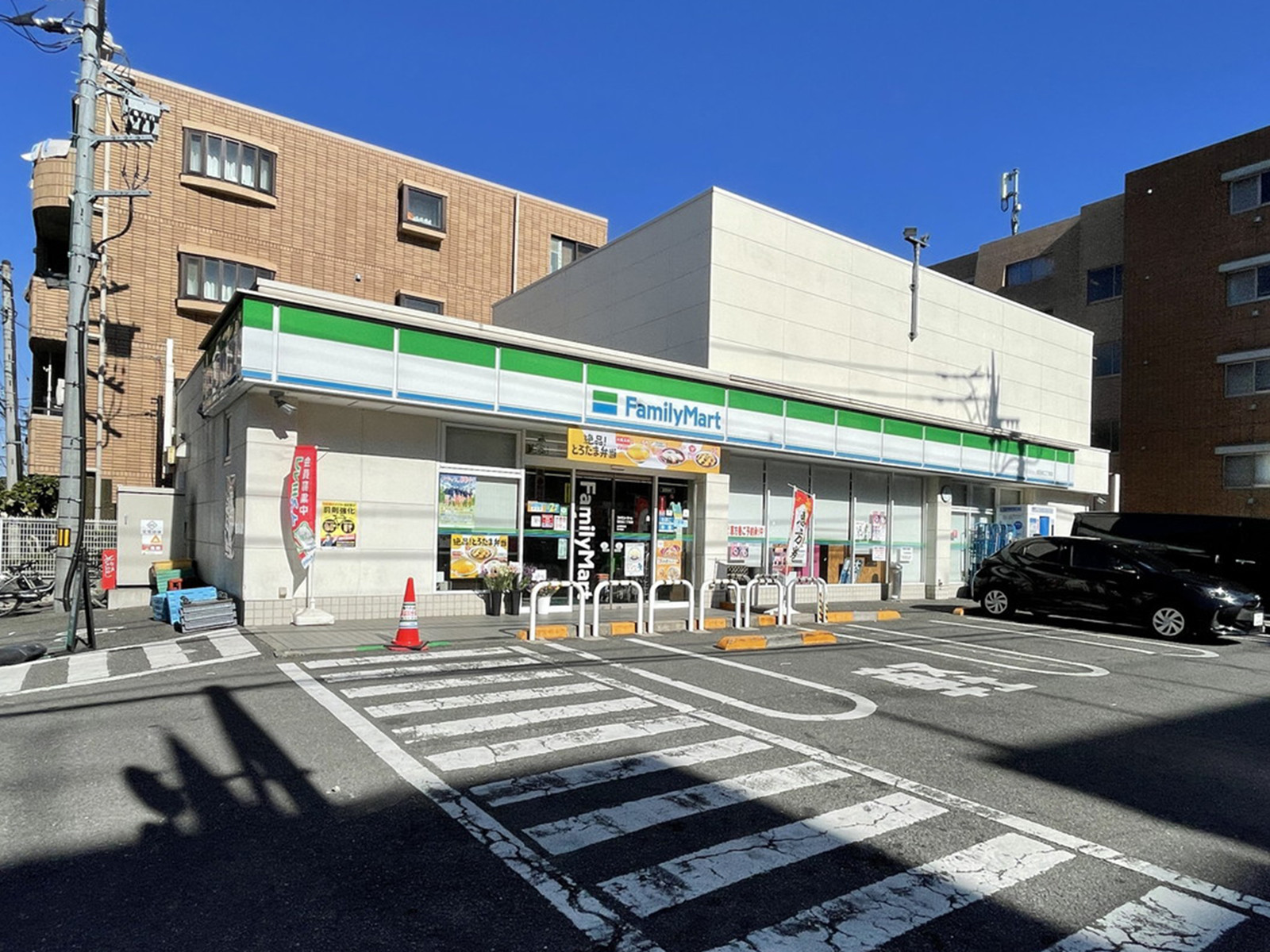 徒歩3分のファミリーマート世田谷2丁目店