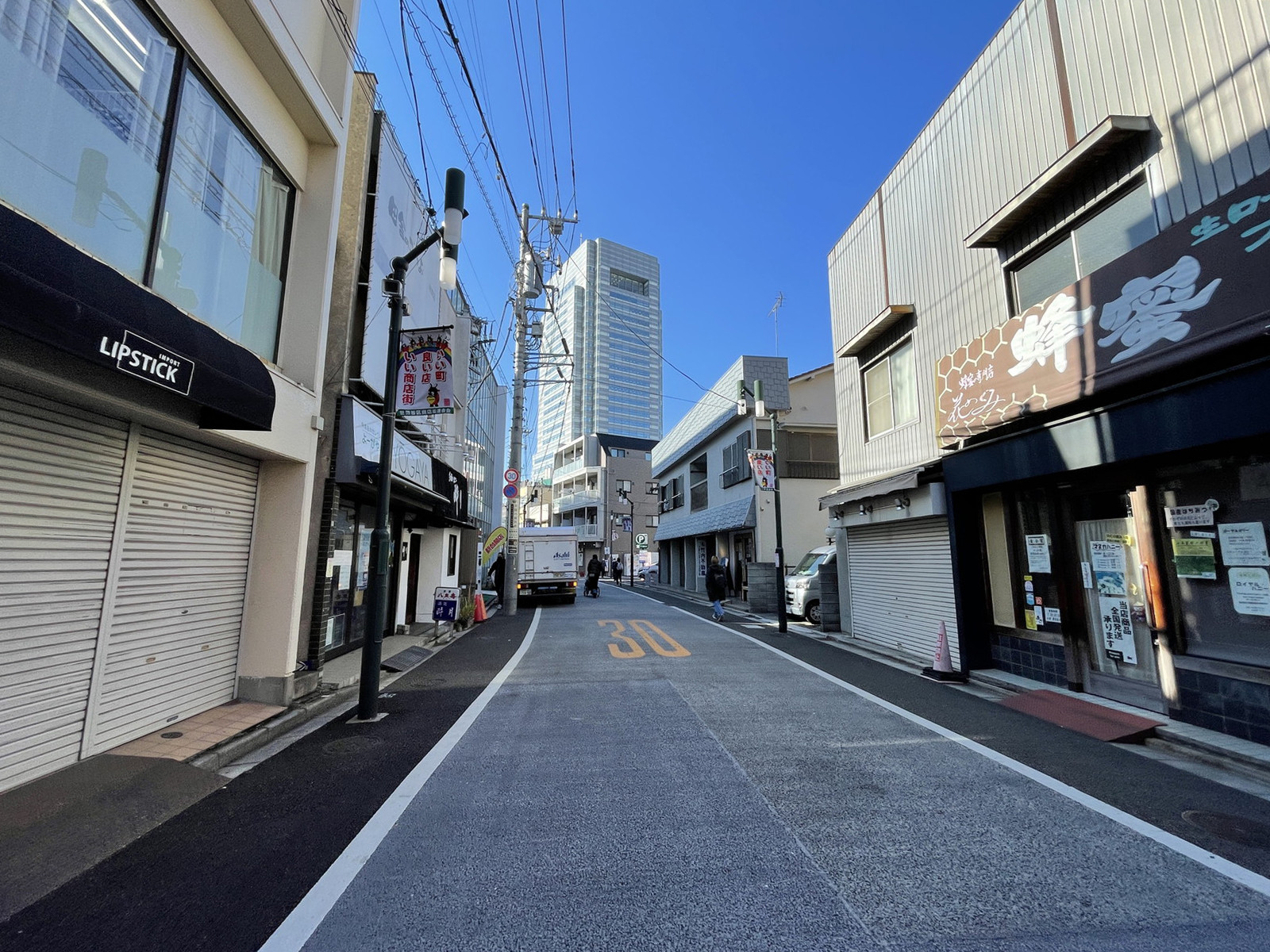 SIビル前面の通り