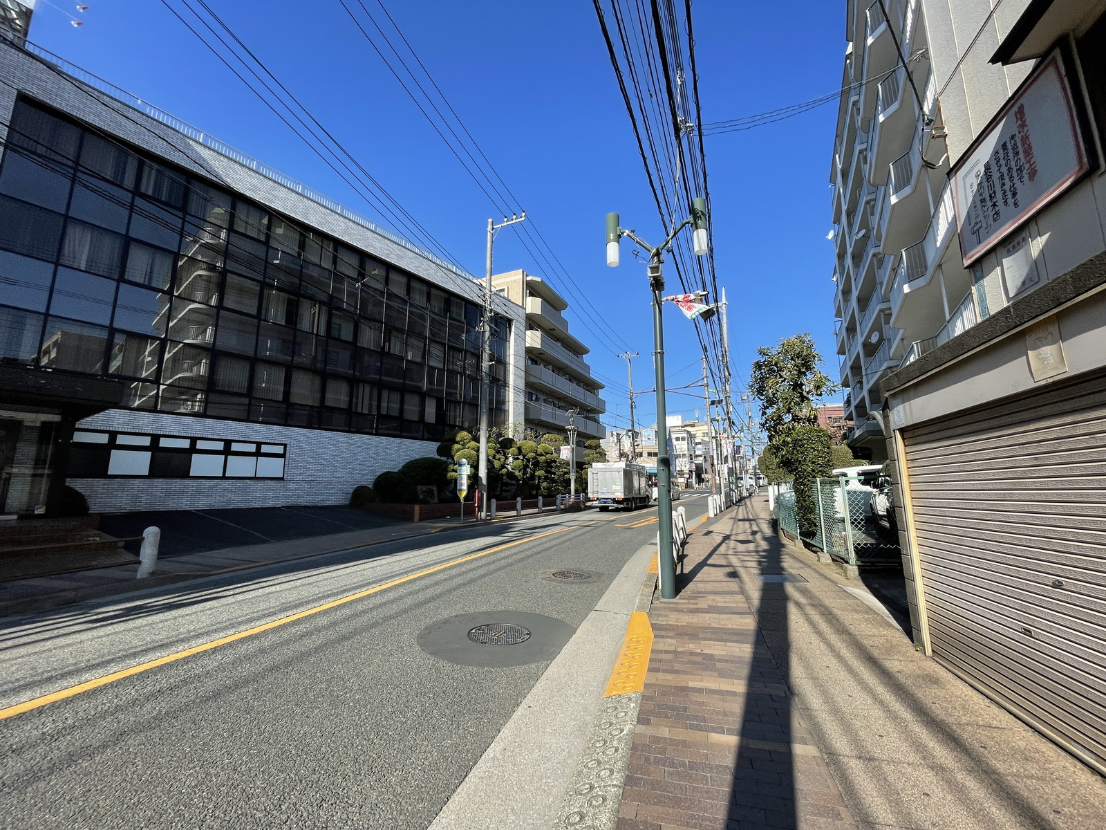 森田園ビル前面の通り