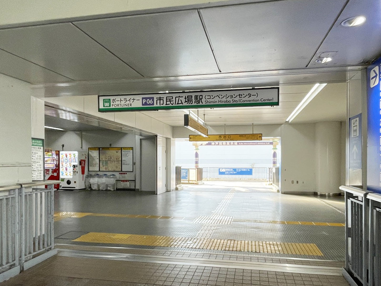 最寄りの「市民広場駅」