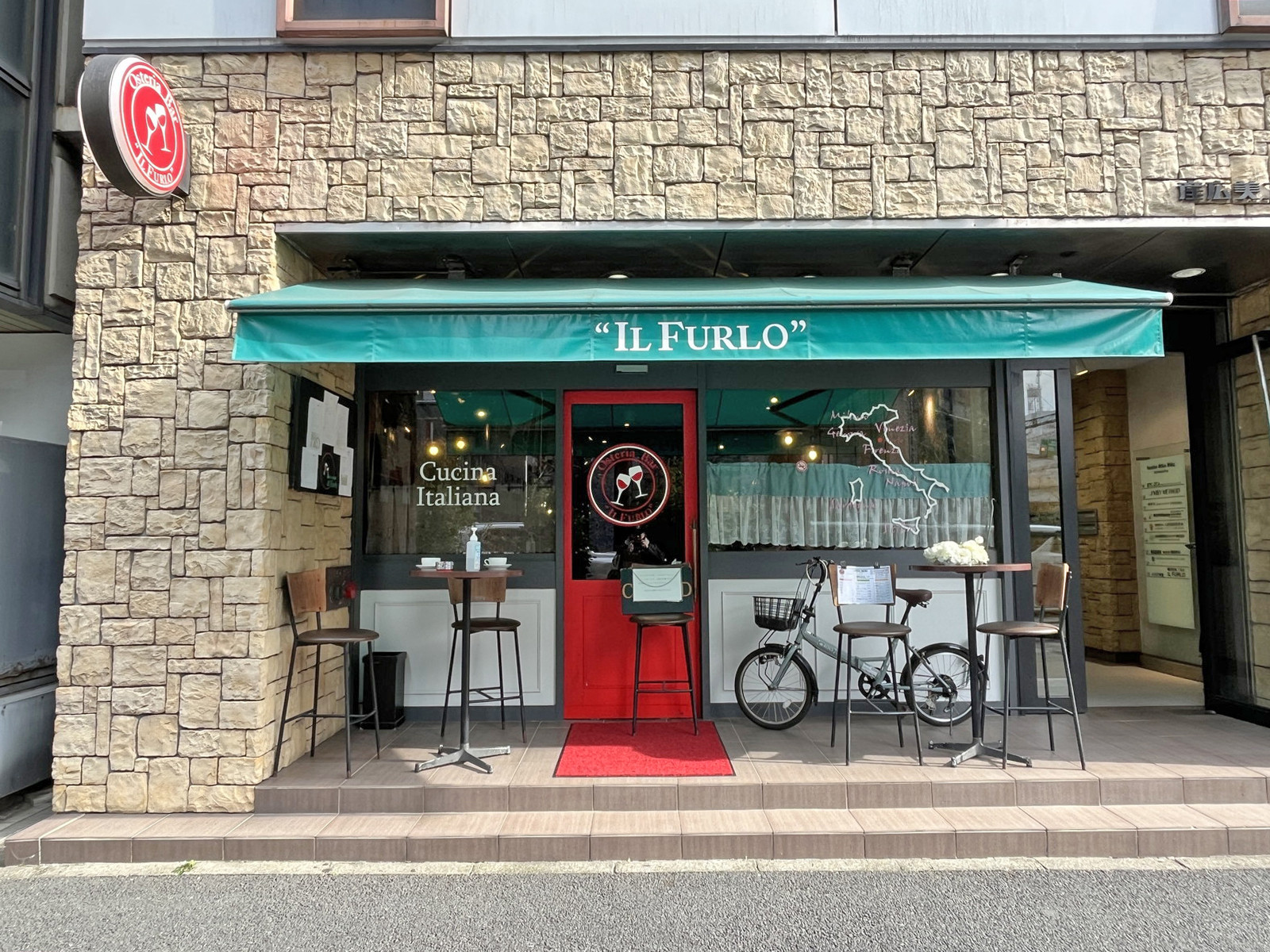 徒歩1分のイタリア料理Osteria Bar IL FURLO