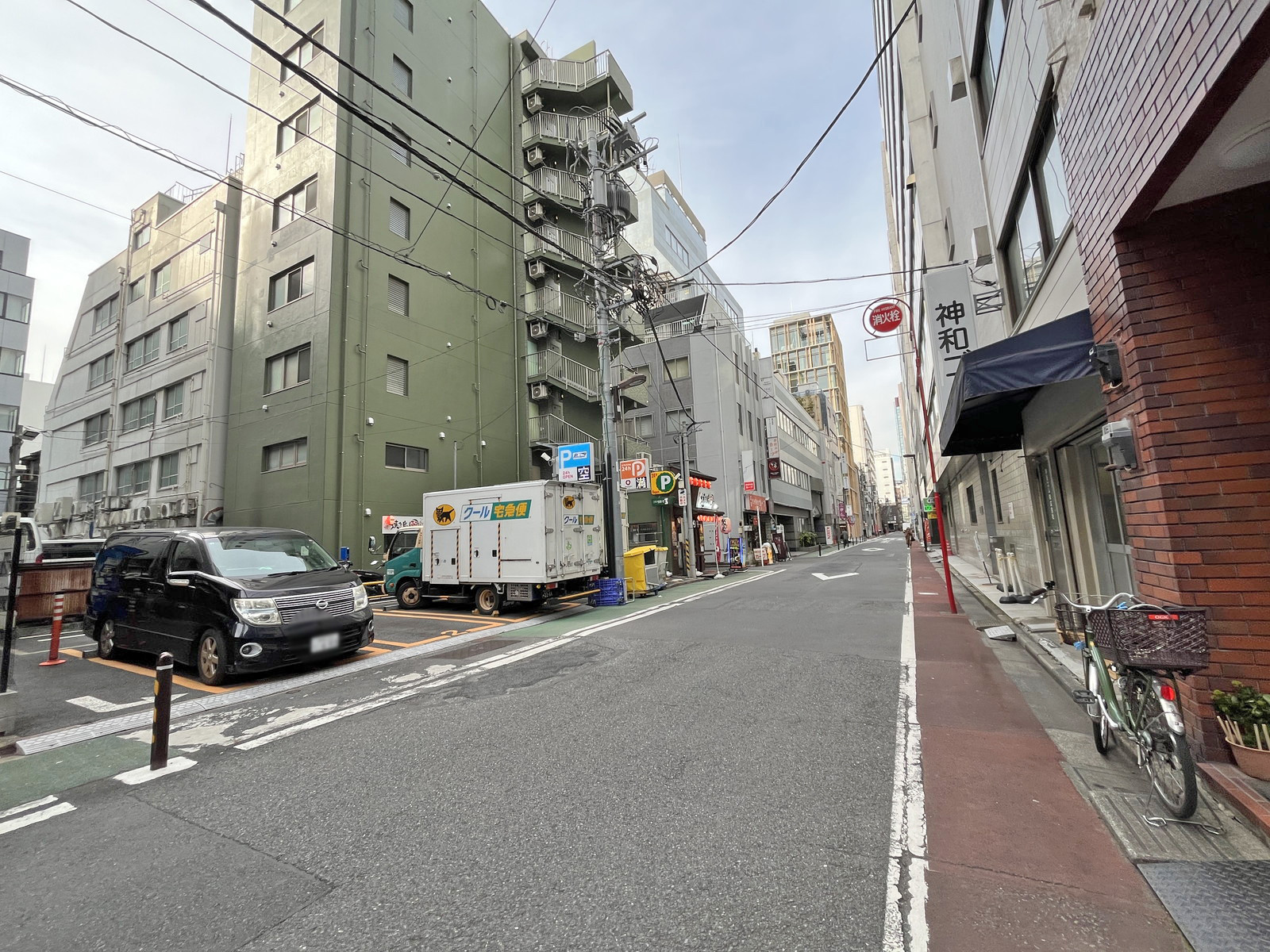 高遠ビル前面通り