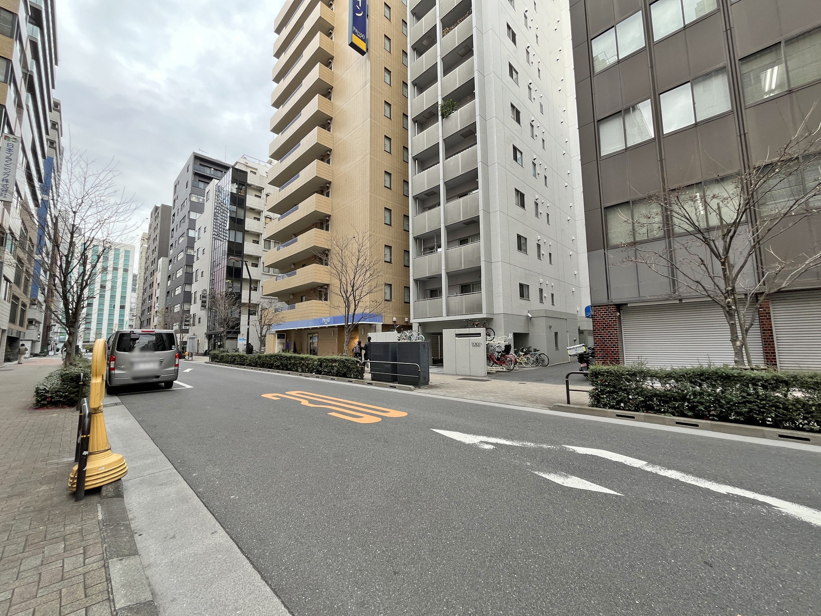 カツミビル前面の多町大通り